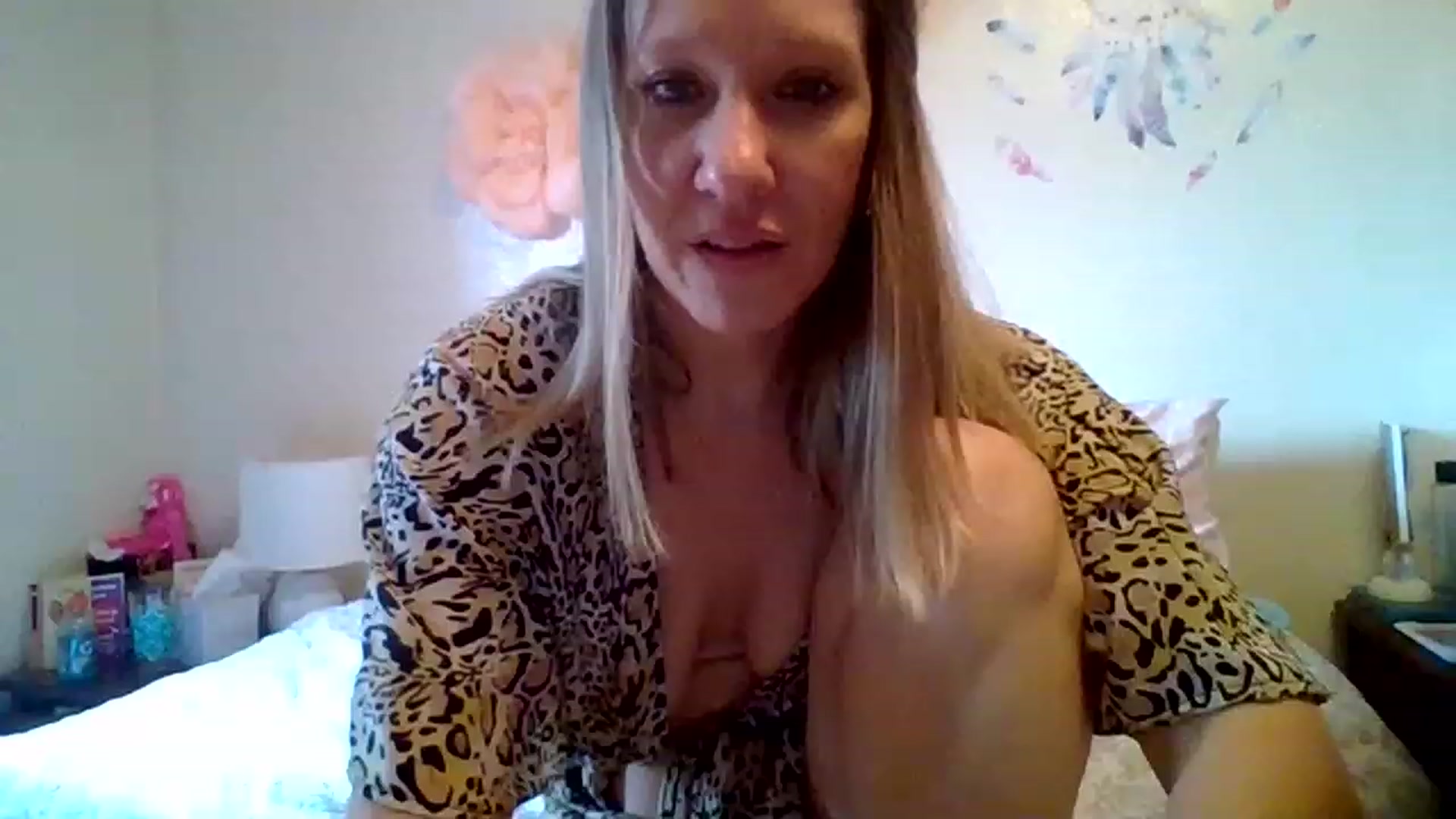 Gallery image thumbnail from wildnnout's myfreecams stream on, 05/10/2023, 13:48 image 3 of 20