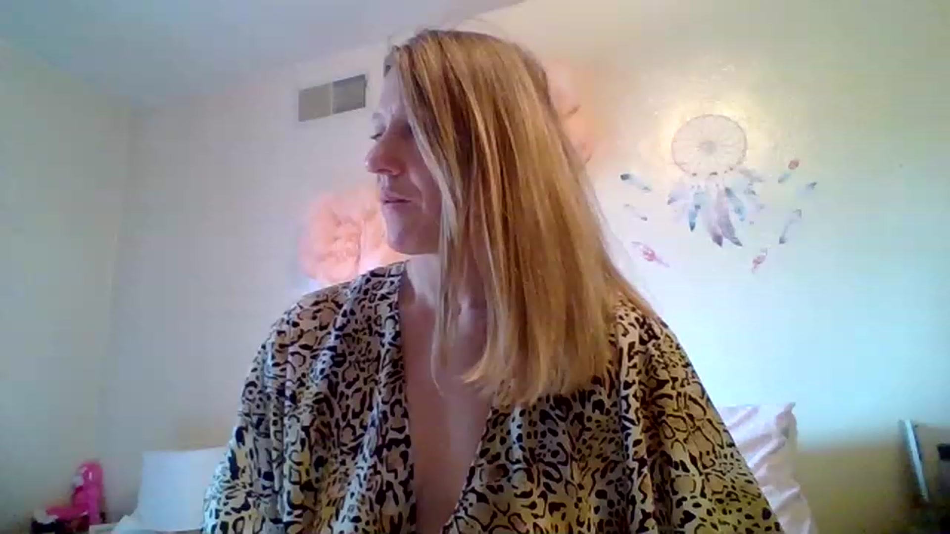Gallery image thumbnail from wildnnout's myfreecams stream on, 05/10/2023, 13:48 image 10 of 20