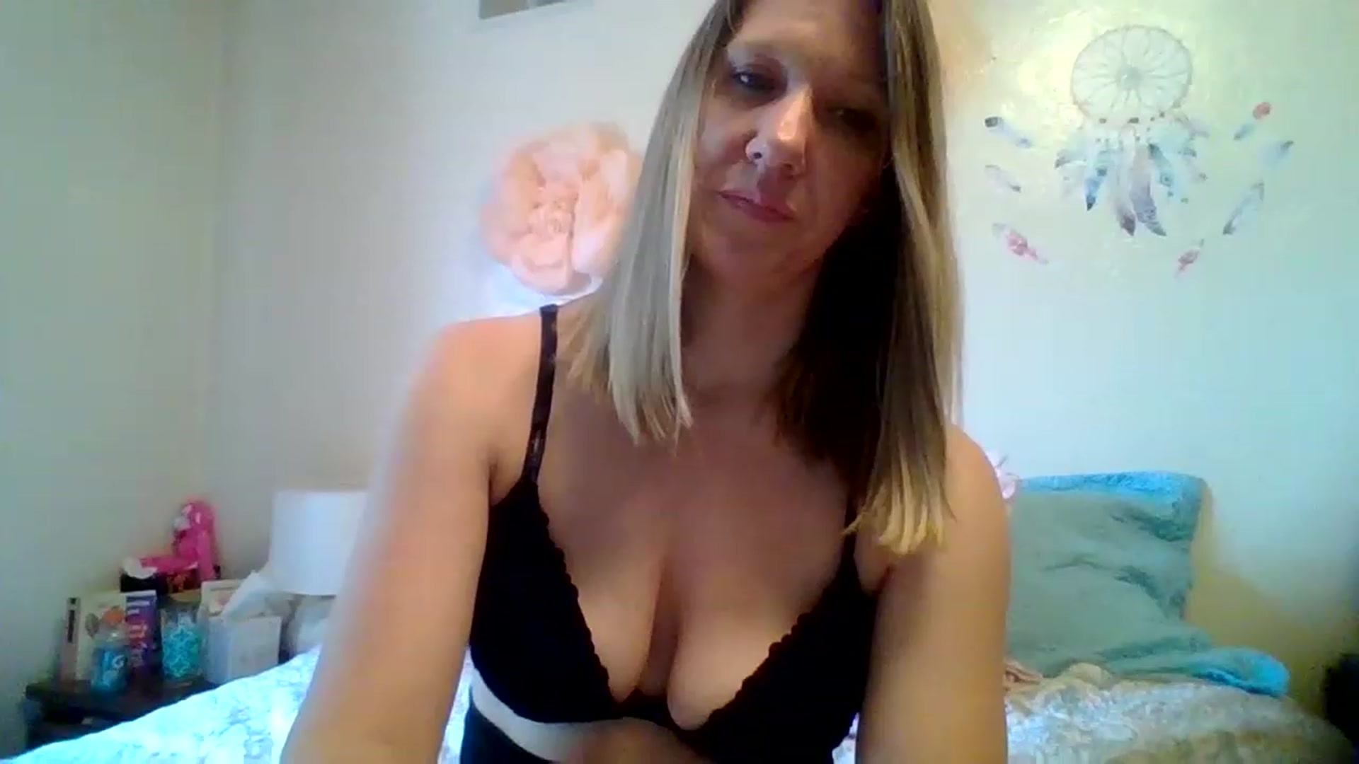 Gallery image thumbnail from wildnnout's myfreecams stream on, 05/10/2023, 16:38 image 11 of 20