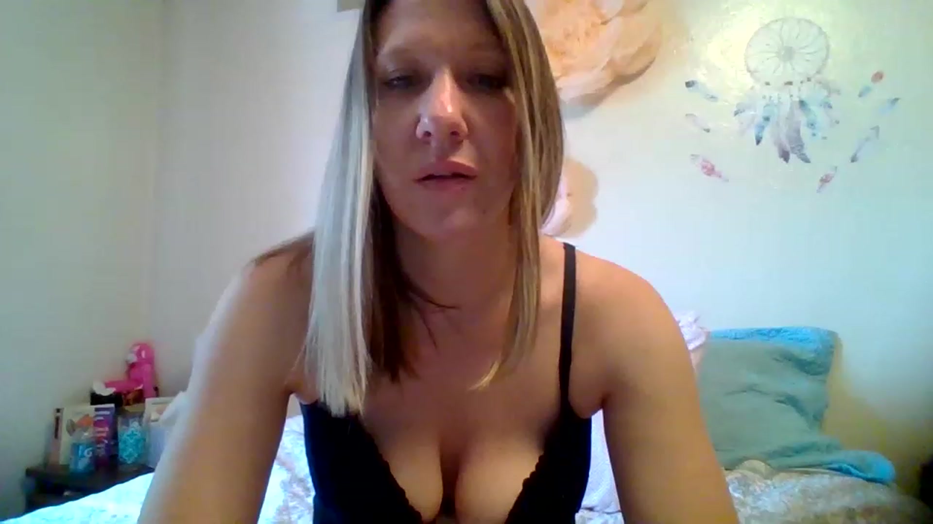 Gallery image thumbnail from wildnnout's myfreecams stream on, 05/10/2023, 16:38 image 15 of 20