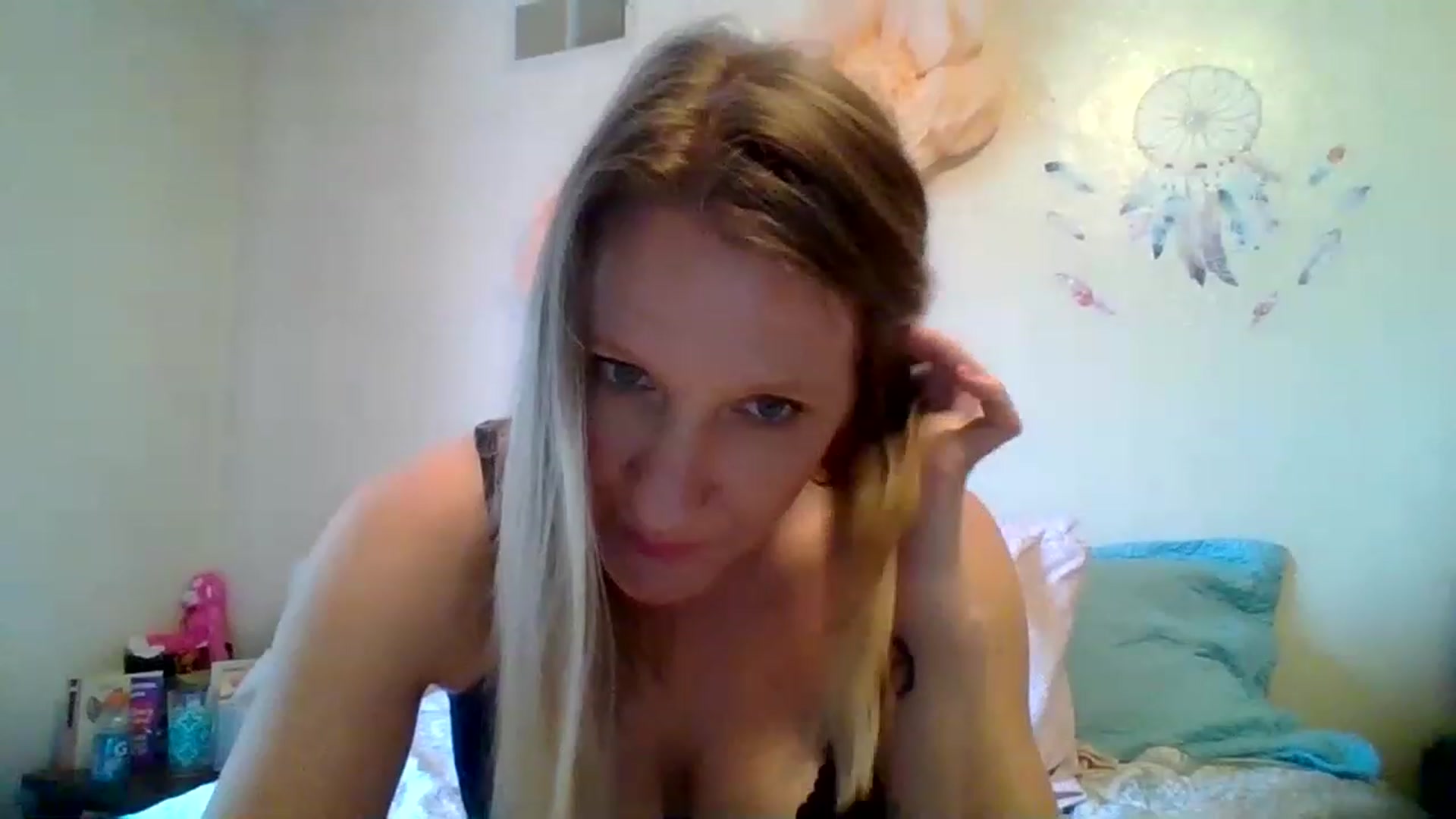 Gallery image thumbnail from wildnnout's myfreecams stream on, 05/10/2023, 16:38 image 9 of 20