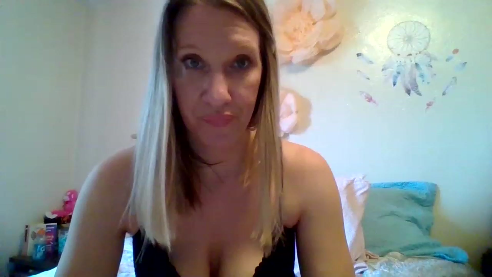 Gallery image thumbnail from wildnnout's myfreecams stream on, 05/10/2023, 16:38 image 13 of 20