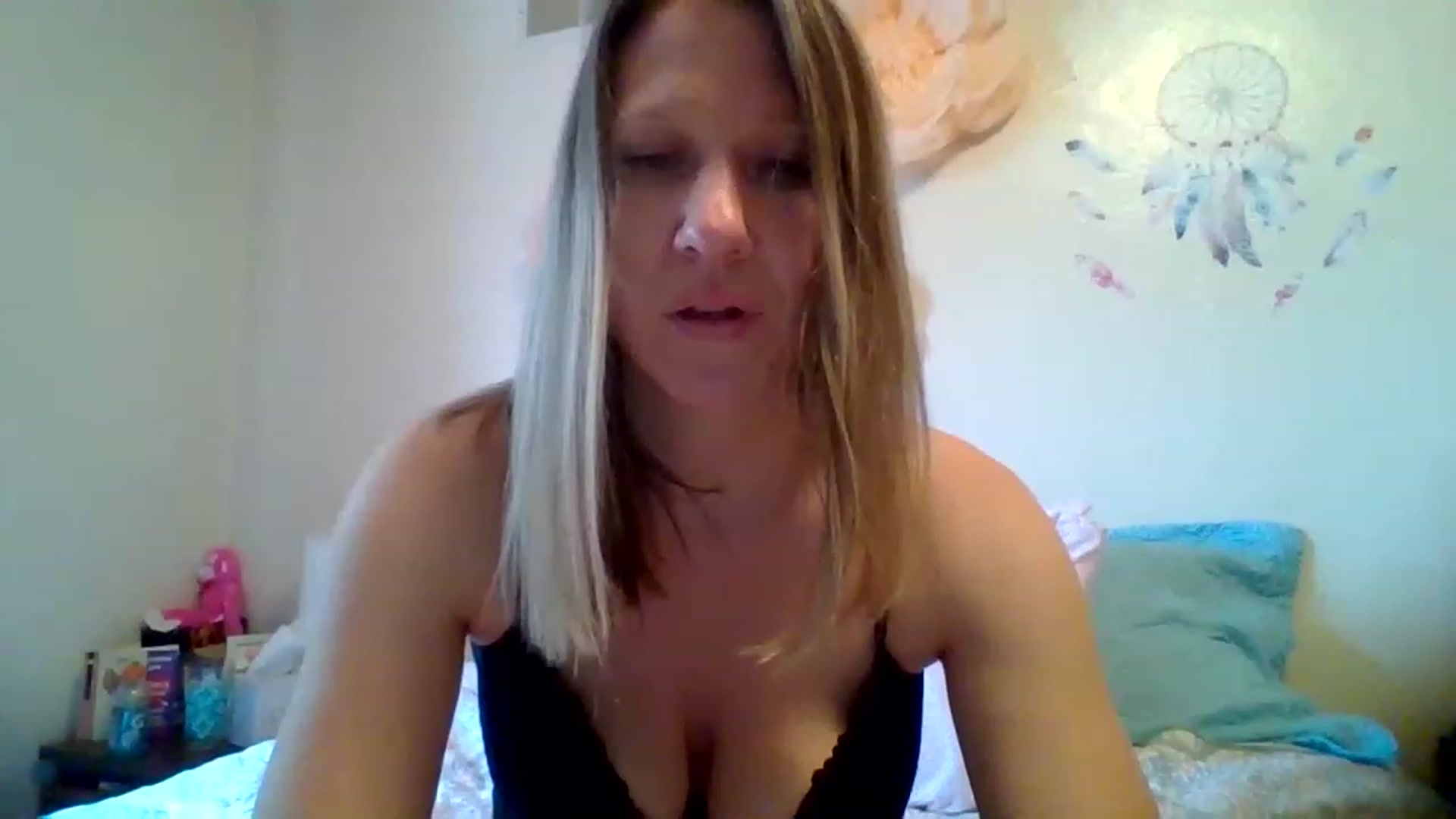 Gallery image thumbnail from wildnnout's myfreecams stream on, 05/10/2023, 16:38 image 18 of 20
