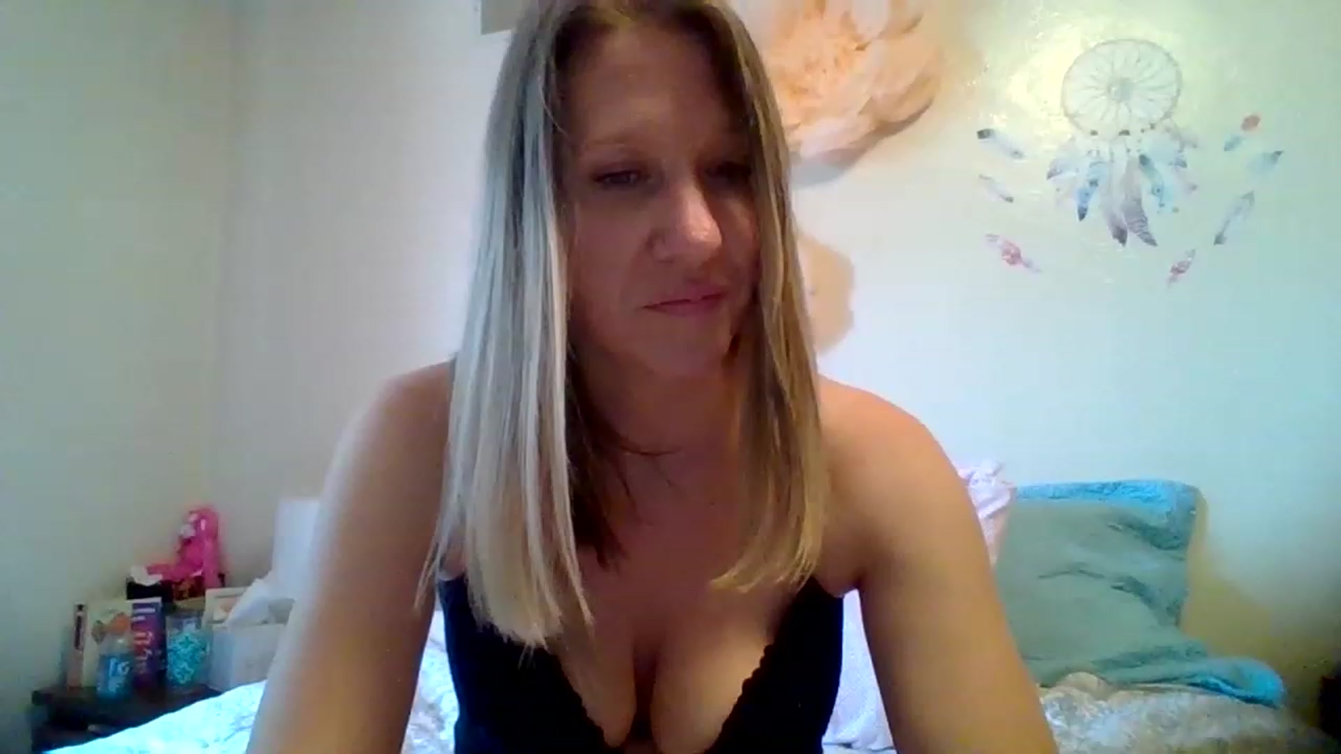 Gallery image thumbnail from wildnnout's myfreecams stream on, 05/10/2023, 16:38 image 14 of 20