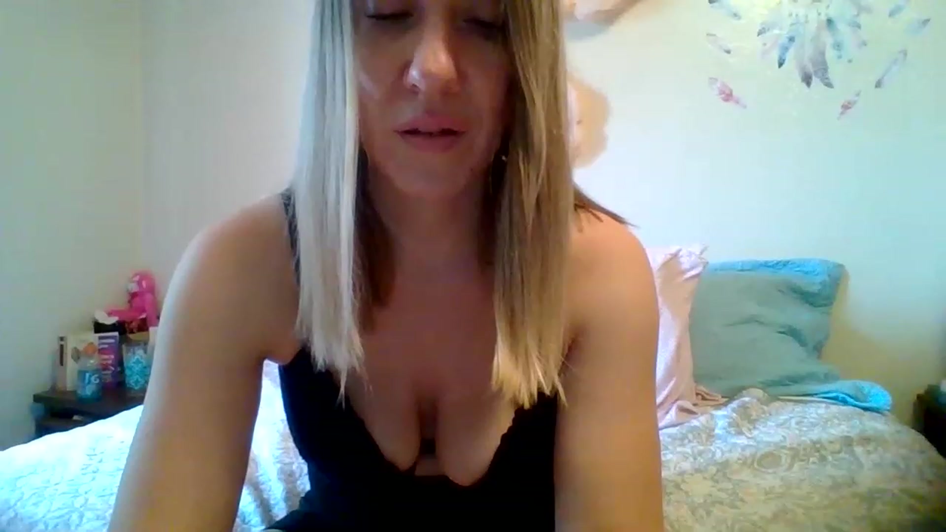 Gallery image thumbnail from wildnnout's myfreecams stream on, 05/10/2023, 16:38 image 4 of 20