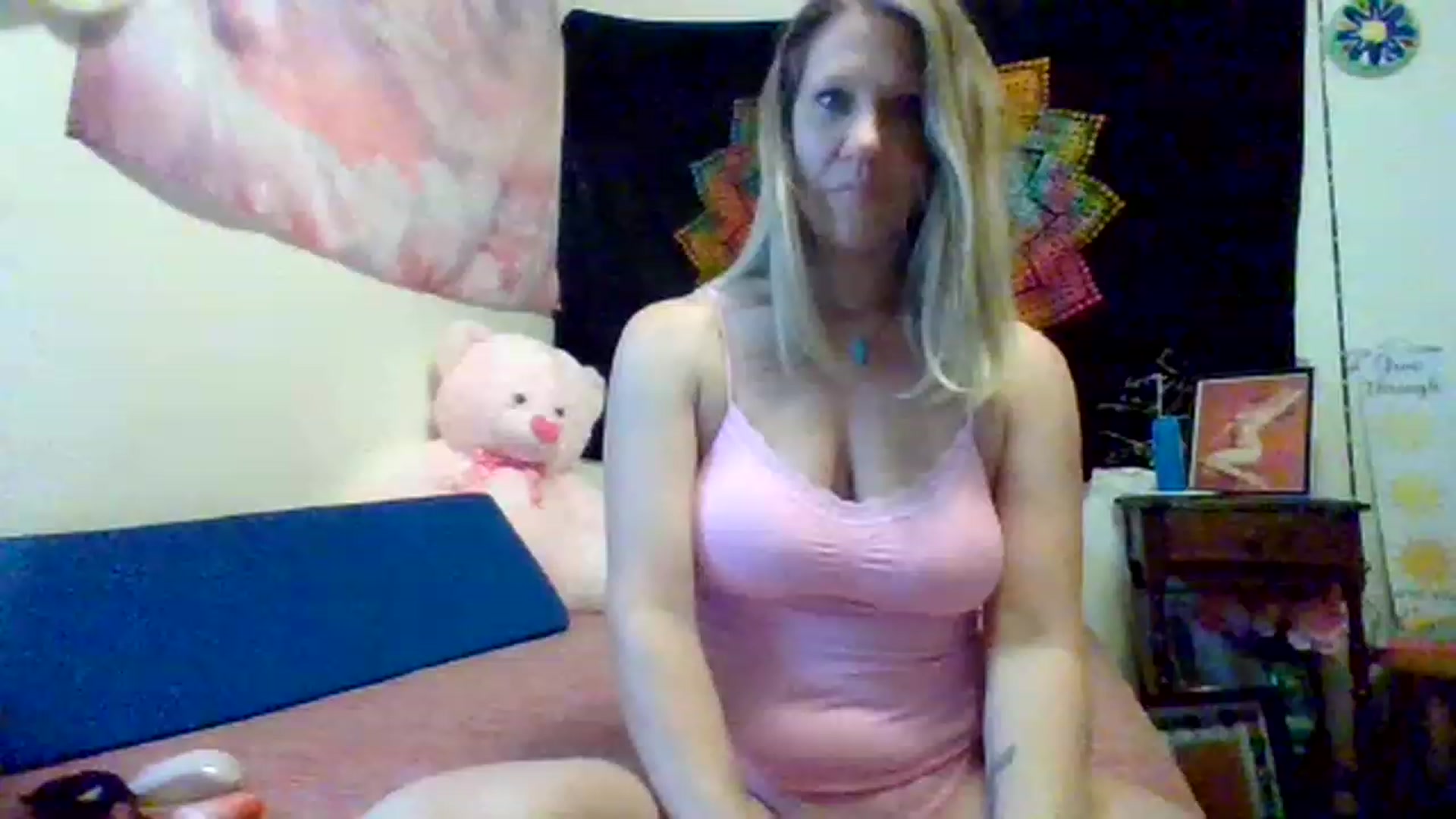 Gallery image thumbnail from wildnnout's myfreecams stream on, 06/27/2023, 15:38 image 15 of 20