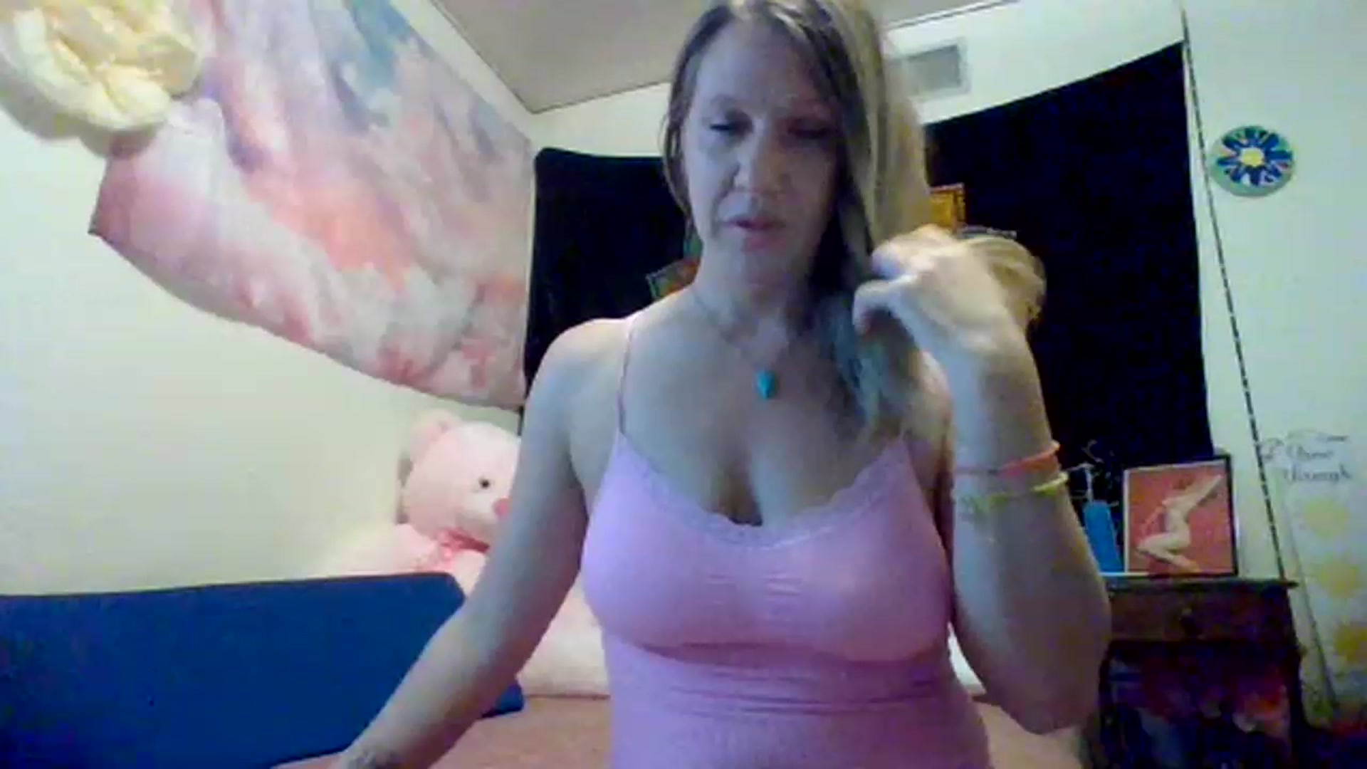 Gallery image thumbnail from wildnnout's myfreecams stream on, 06/27/2023, 15:38 image 3 of 20