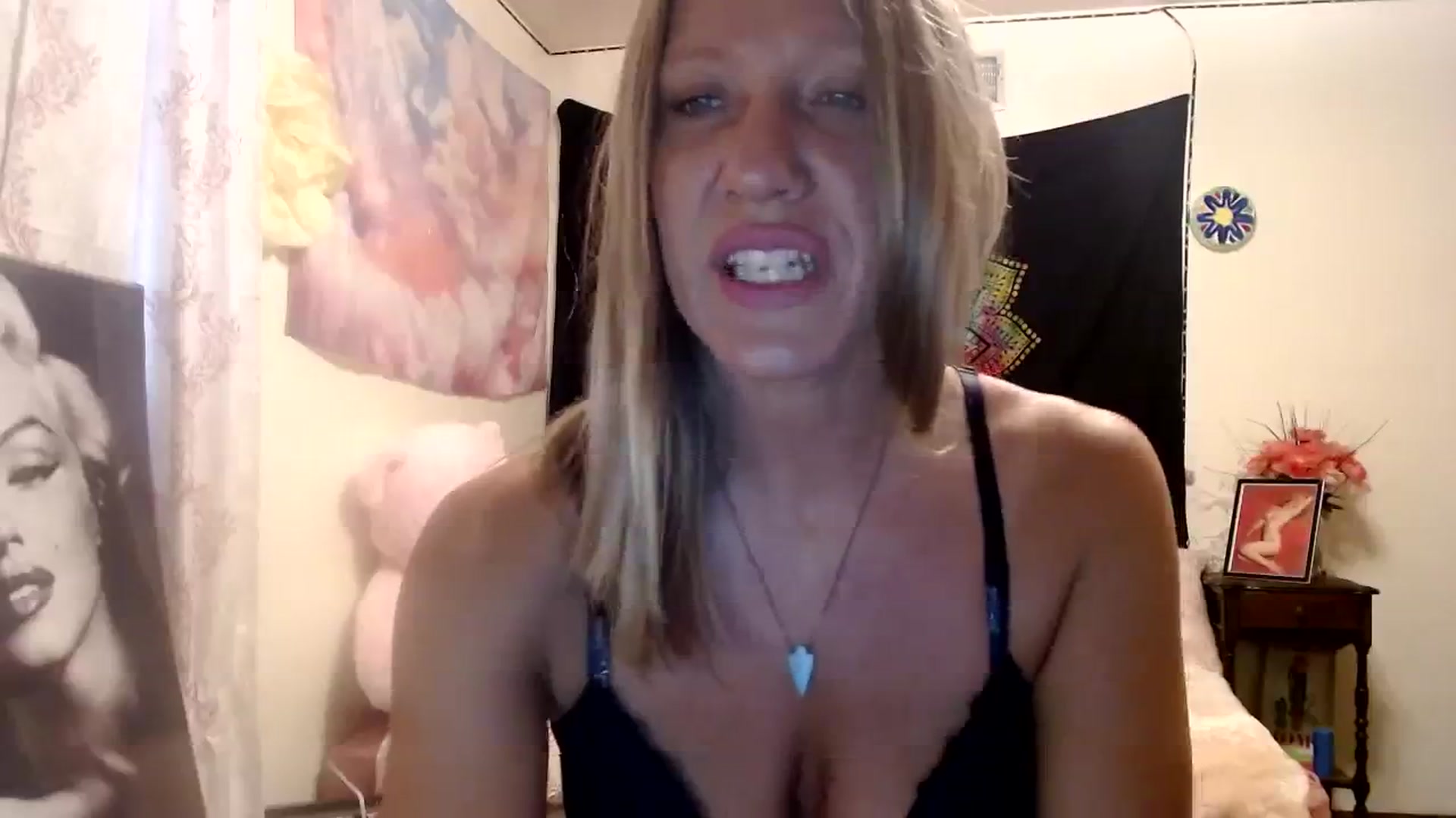 Gallery image thumbnail from wildnnout's myfreecams stream on, 10/12/2023, 14:36 image 4 of 20