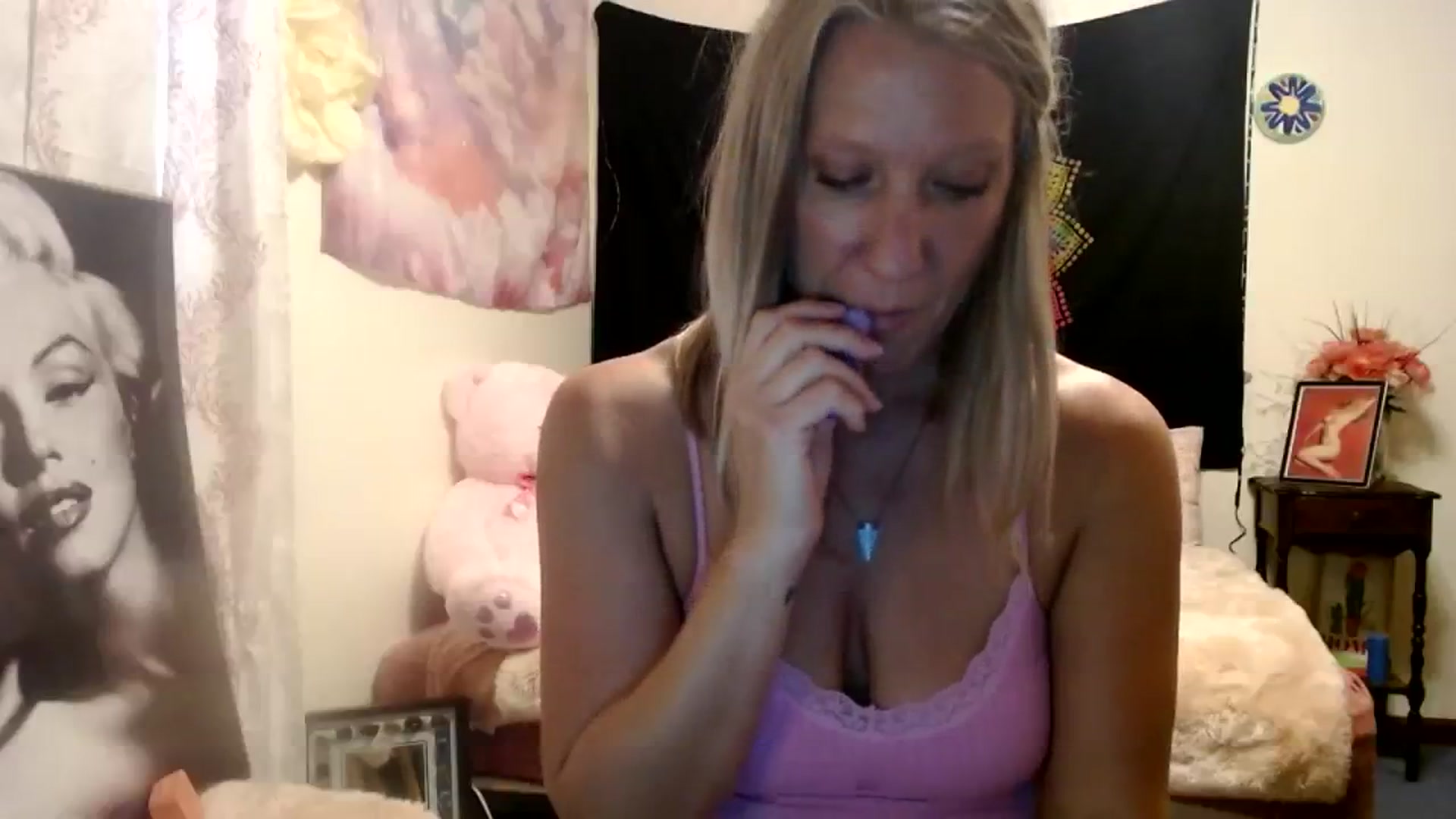 Gallery image thumbnail from wildnnout's myfreecams stream on, 10/17/2023, 15:44 image 19 of 20