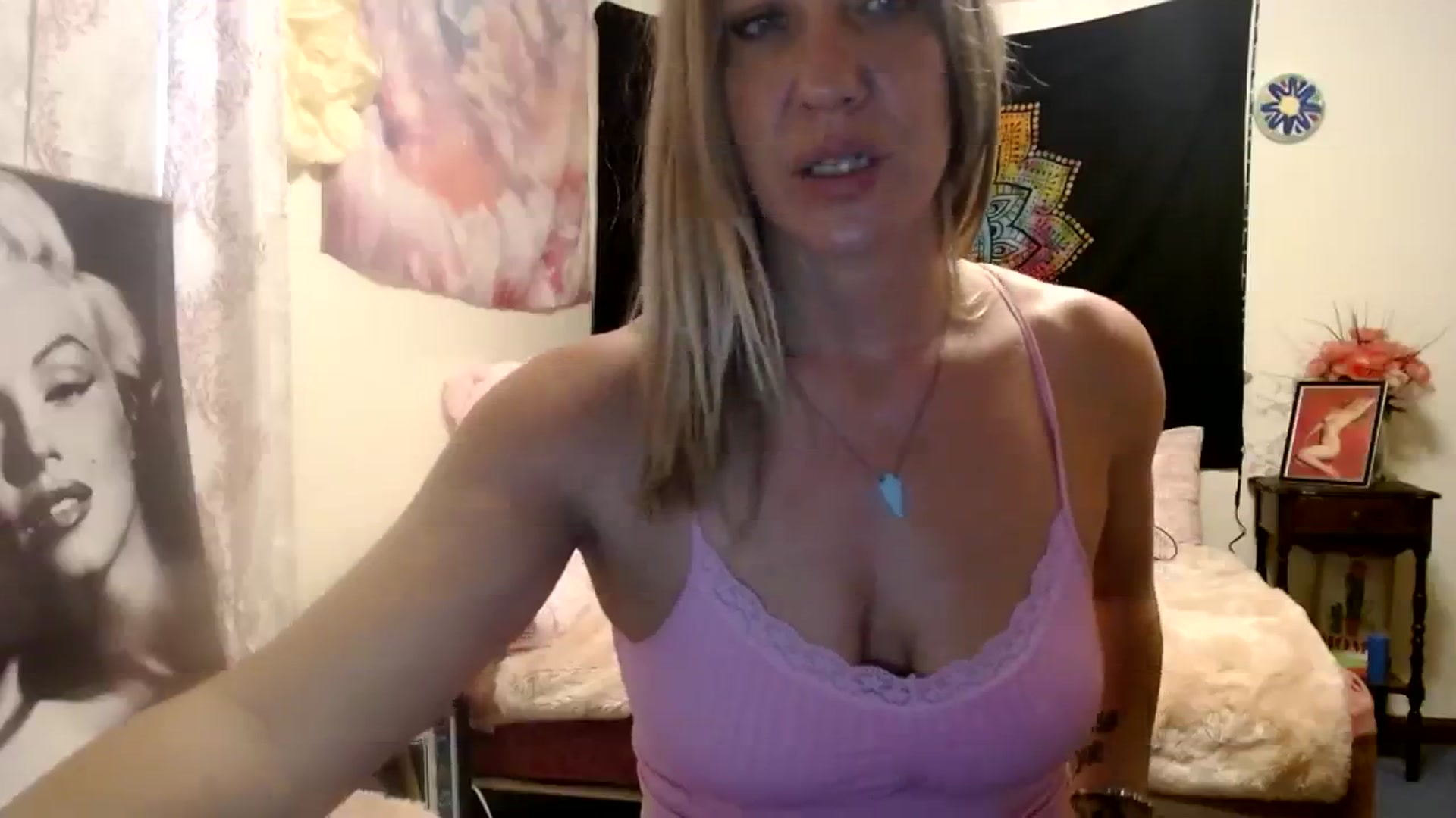 Gallery image thumbnail from wildnnout's myfreecams stream on, 10/17/2023, 15:44 image 18 of 20