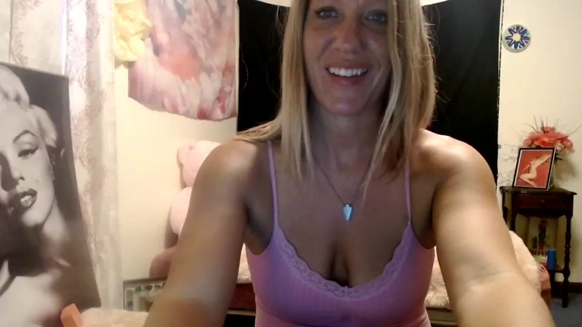 Gallery image thumbnail from wildnnout's myfreecams stream on, 10/17/2023, 15:44 image 15 of 20