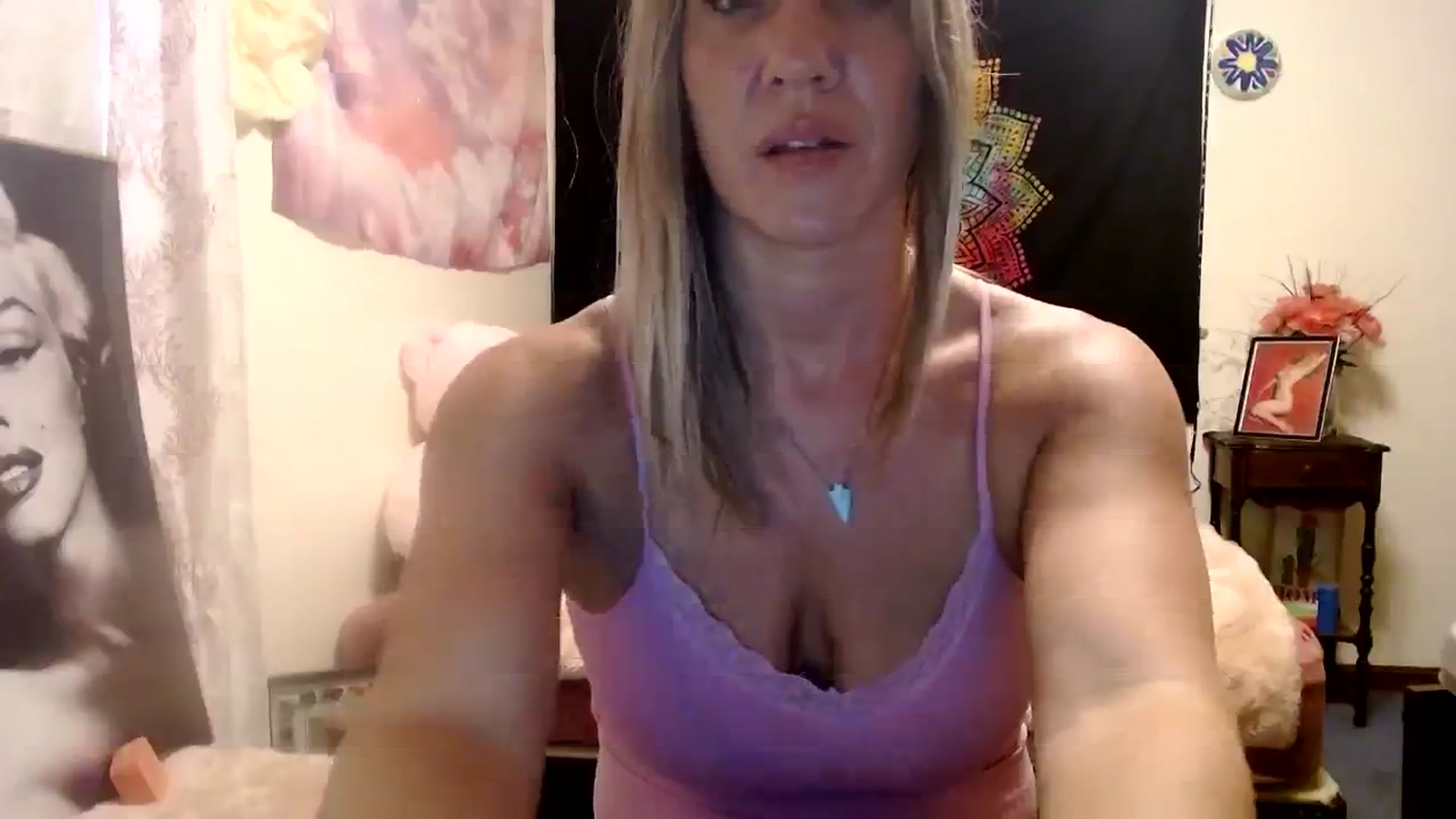Gallery image thumbnail from wildnnout's myfreecams stream on, 10/17/2023, 15:44 image 9 of 20