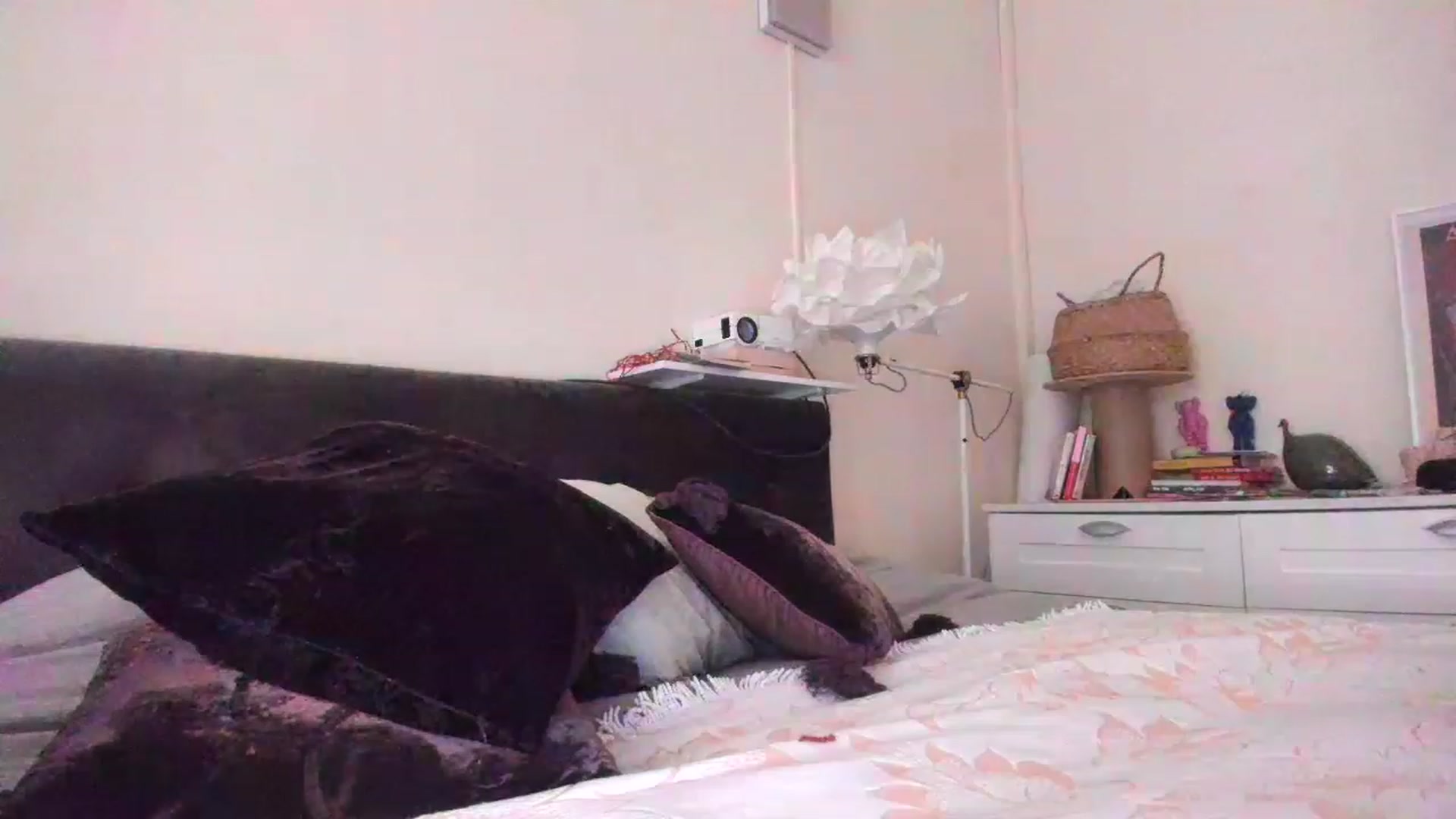 Gallery image thumbnail from wondertea's myfreecams stream on, 11/15/2022, 16:09 image 2 of 20