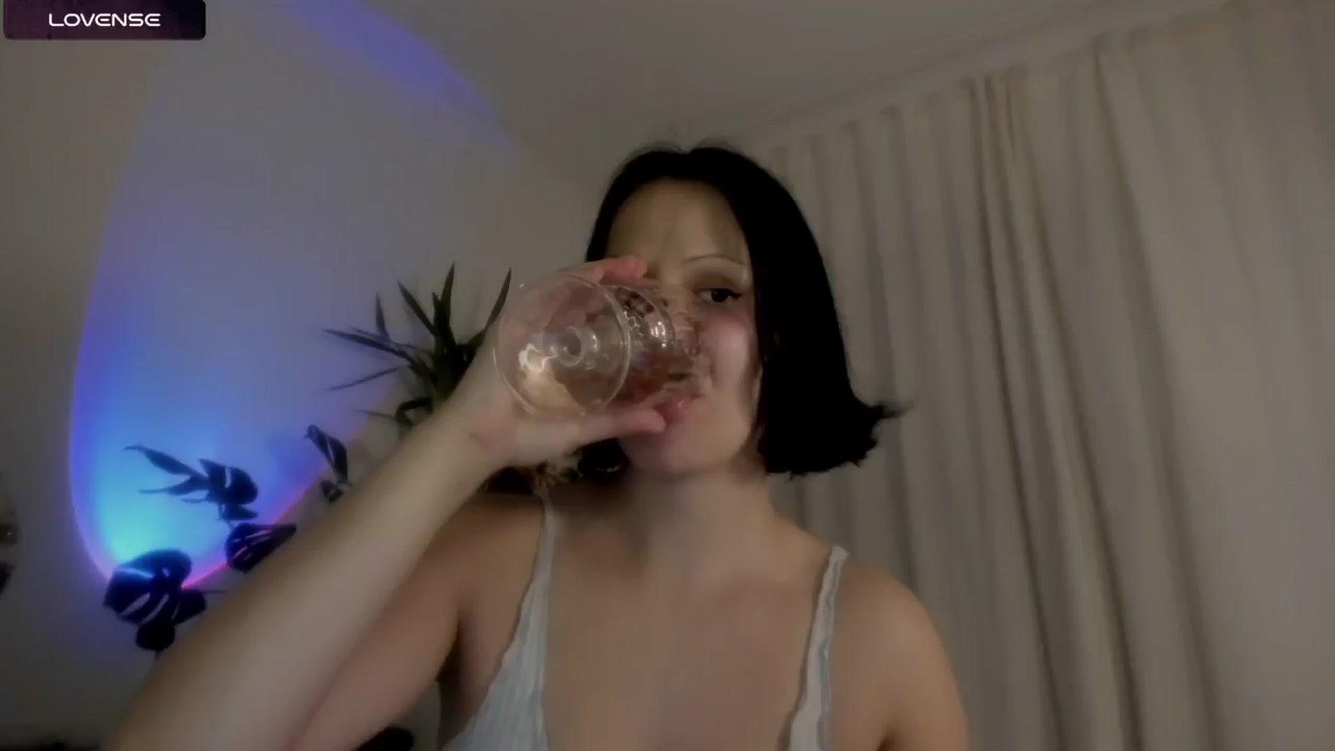 Gallery image thumbnail from wondertea's myfreecams stream on, 06/11/2024, 21:50 image 16 of 20