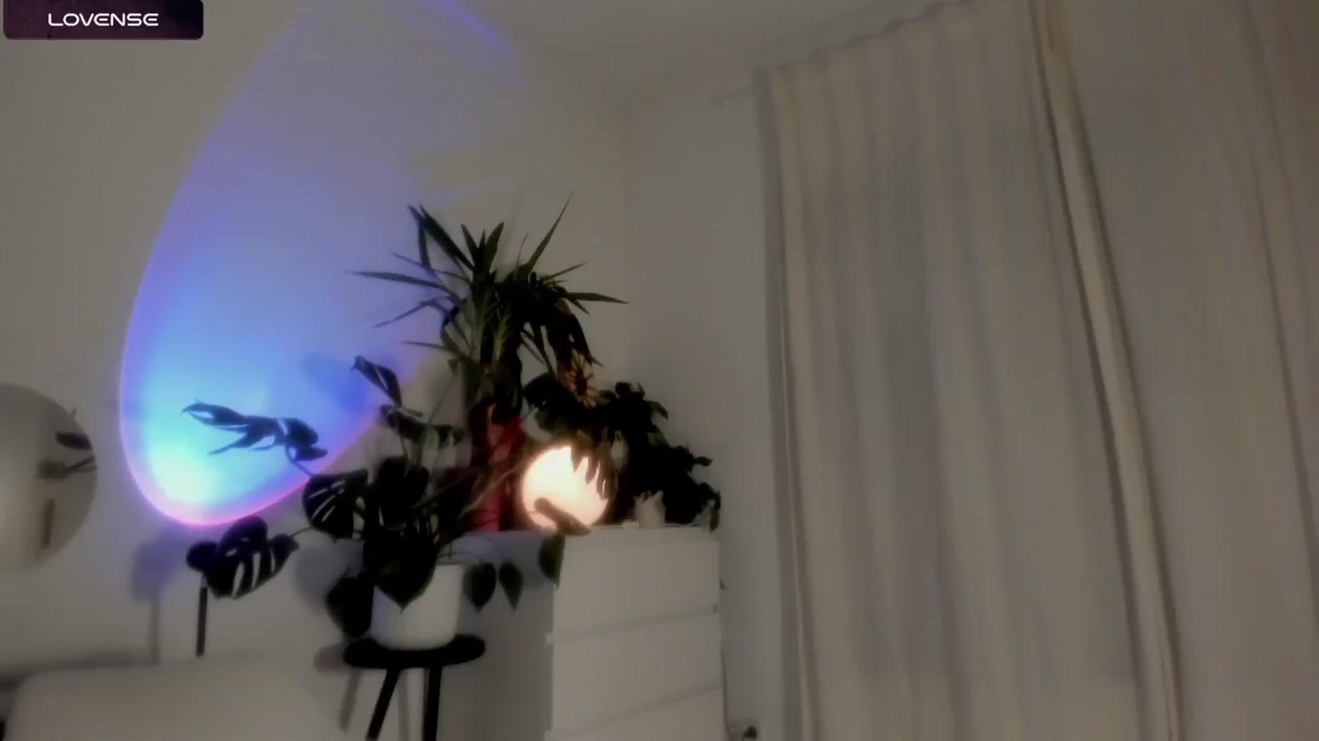 Gallery image thumbnail from wondertea's myfreecams stream on, 07/09/2024, 21:37 image 3 of 20