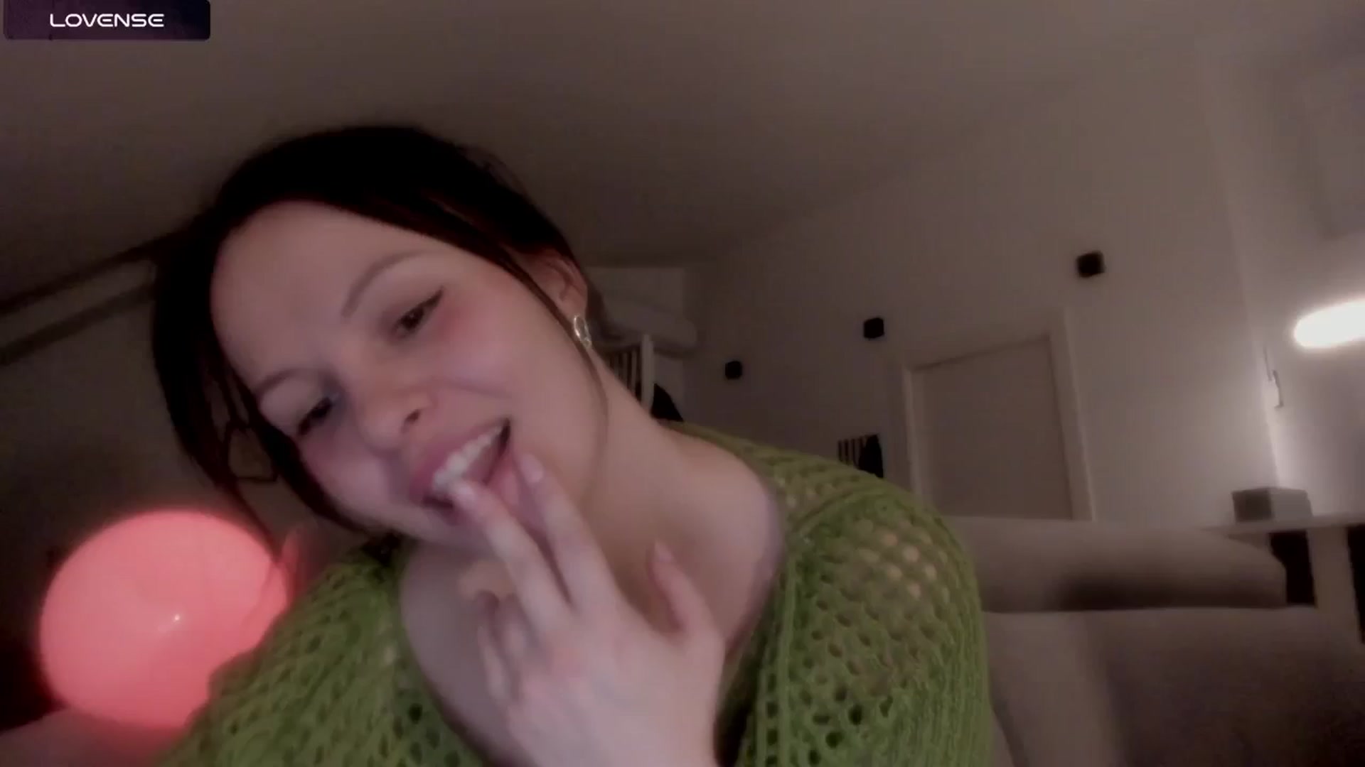 Gallery image thumbnail from wondertea's myfreecams stream on, 11/26/2024, 21:22 image 3 of 20