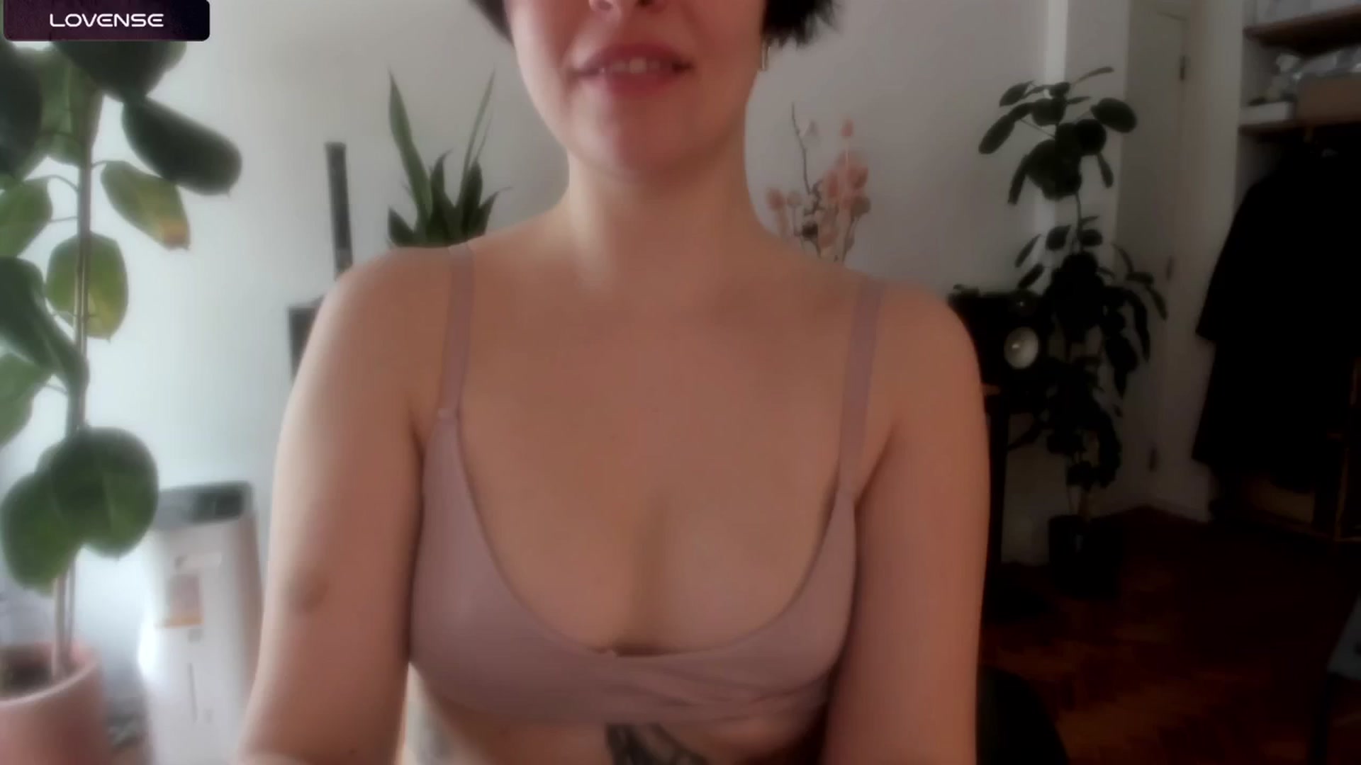 Gallery image thumbnail from wondertea's myfreecams stream on, 02/07/2025, 12:54 image 10 of 20