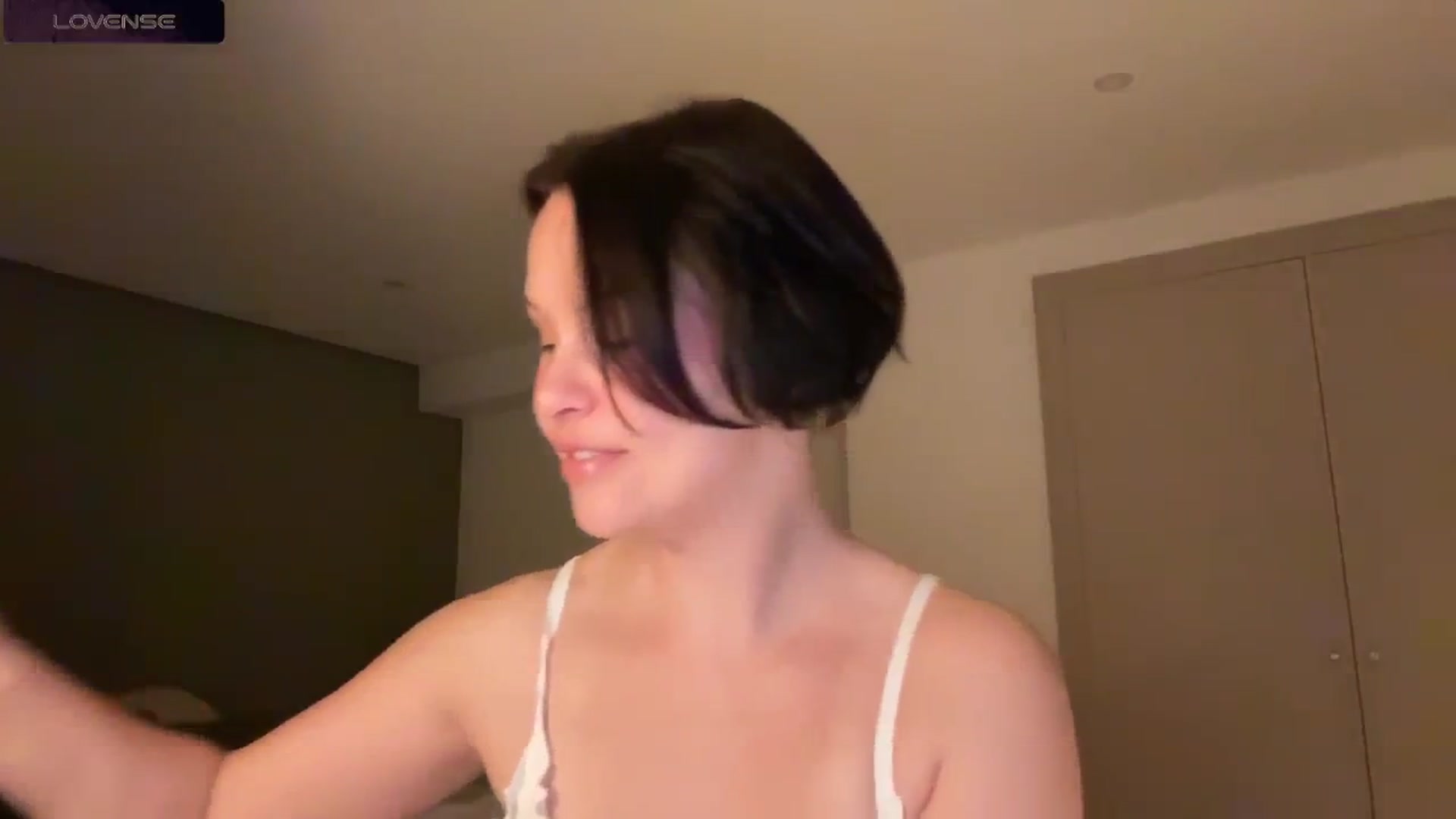 Gallery image thumbnail from wondertea's myfreecams stream on, 04/17/2025, 22:08 image 9 of 20