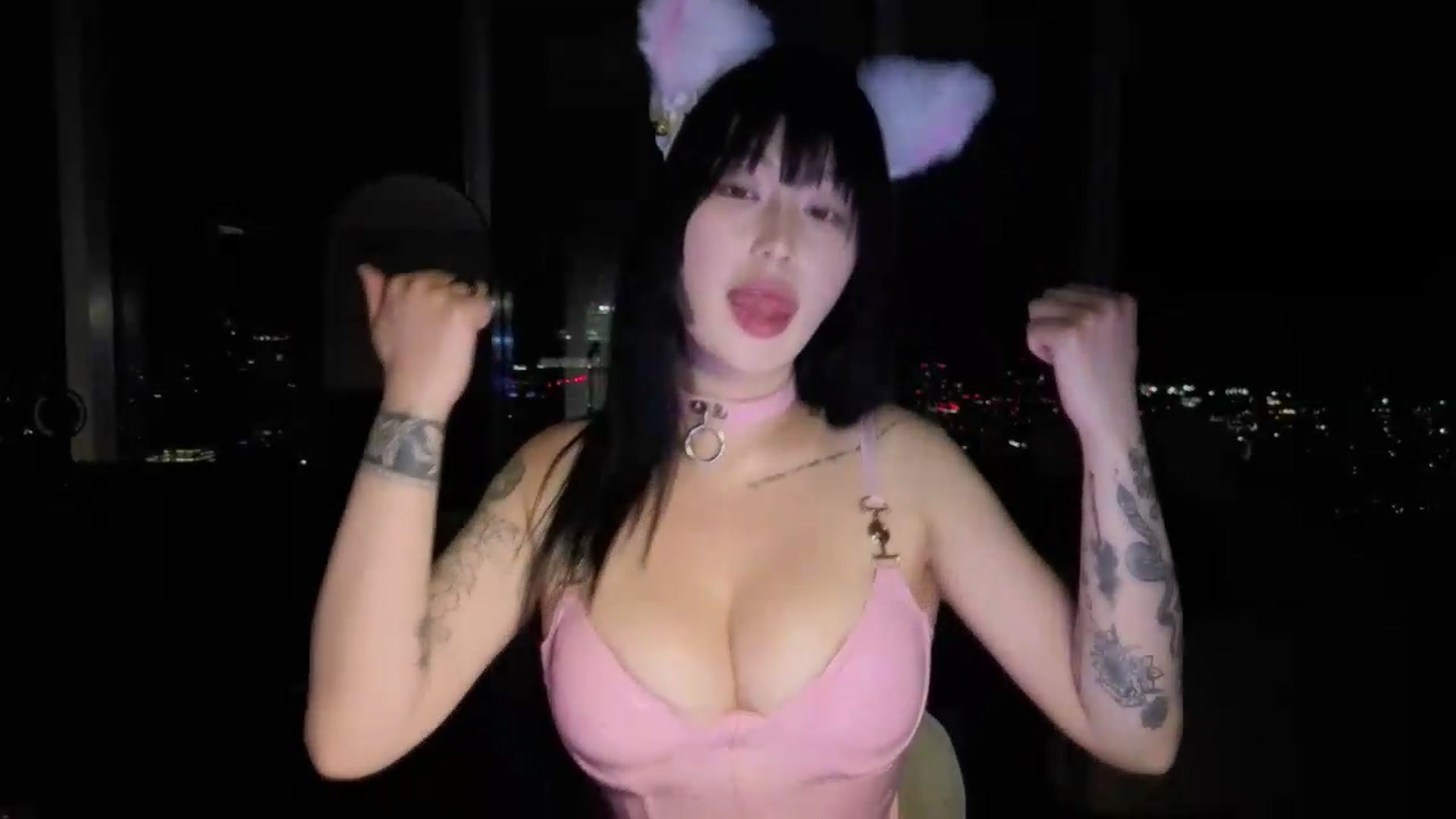 Gallery image thumbnail from worshipcarrie's myfreecams stream on, 08/06/2026, 06:36 image 2 of 20