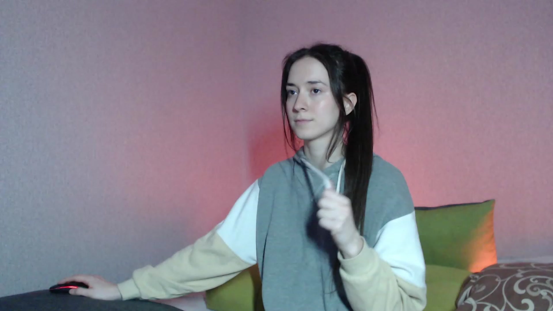 Gallery image thumbnail from wow_kellyyy's myfreecams stream on, 03/19/2023, 20:30 image 2 of 20