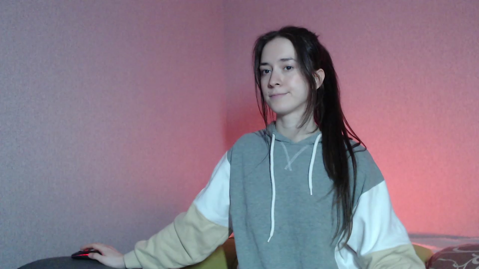 Gallery image thumbnail from wow_kellyyy's myfreecams stream on, 03/19/2023, 20:30 image 9 of 20