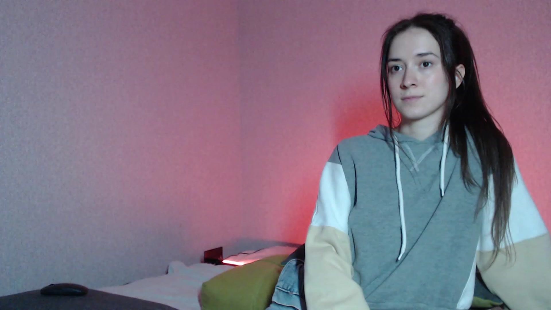 Gallery image thumbnail from wow_kellyyy's myfreecams stream on, 03/19/2023, 20:30 image 3 of 20