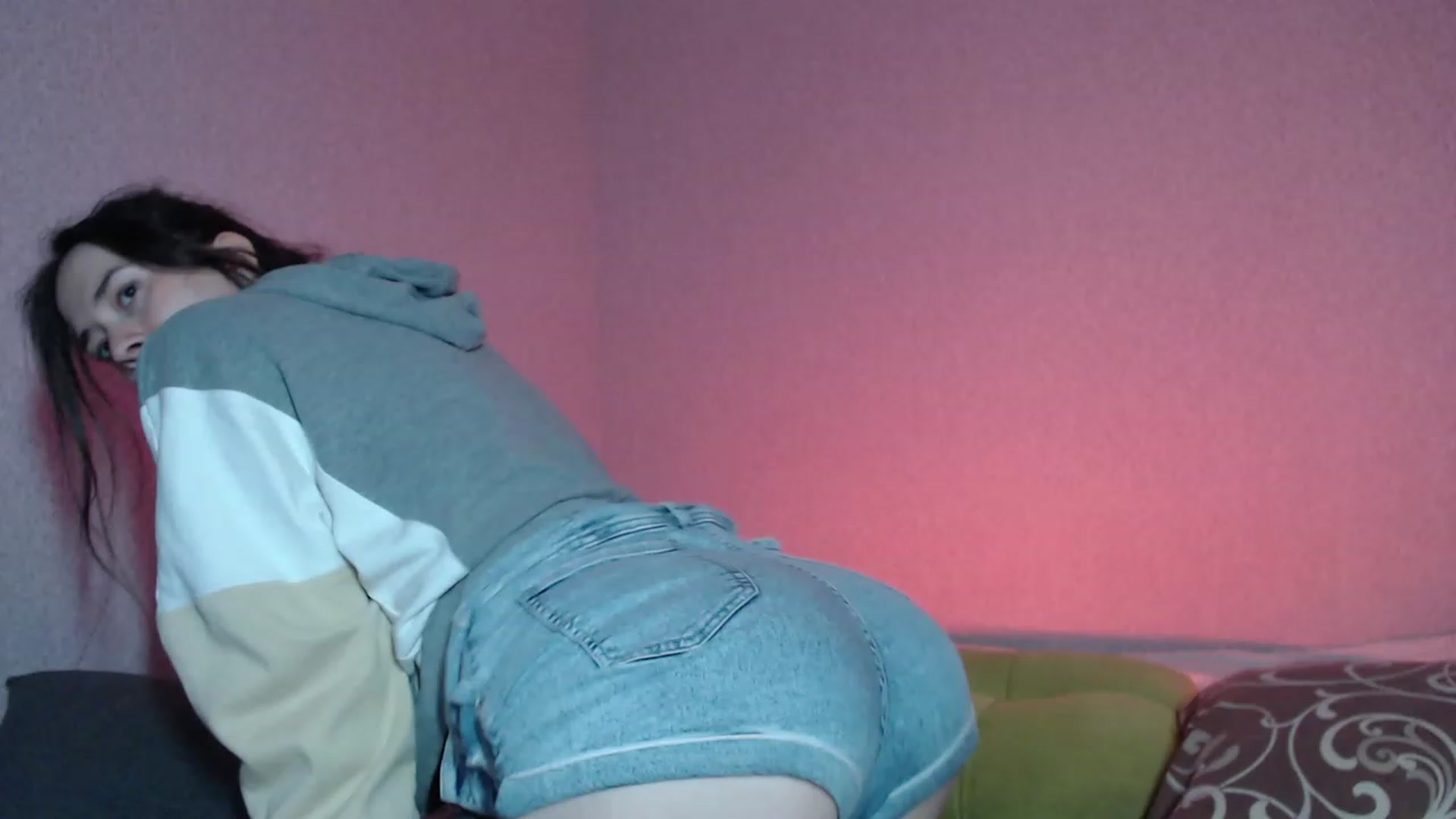 Gallery image thumbnail from wow_kellyyy's myfreecams stream on, 03/19/2023, 20:30 image 10 of 20
