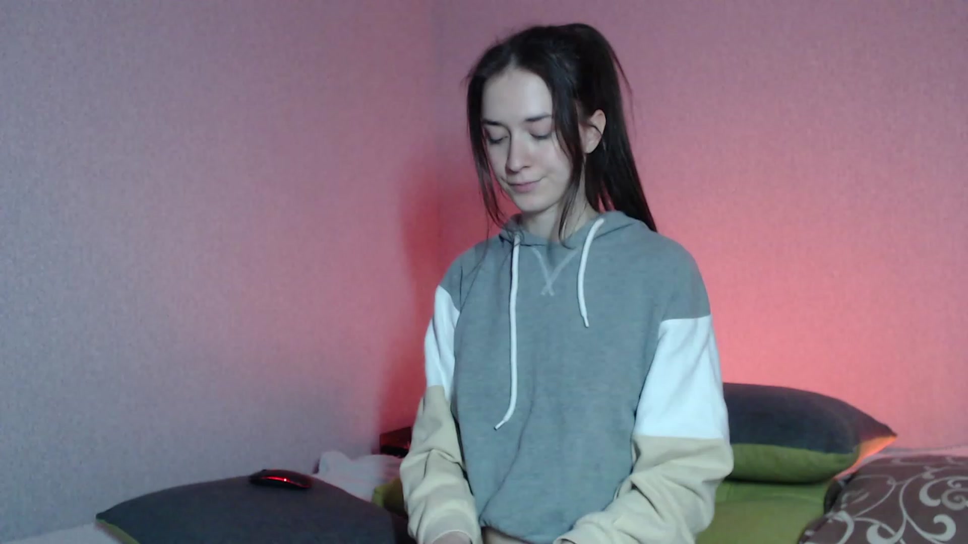 Gallery image thumbnail from wow_kellyyy's myfreecams stream on, 03/19/2023, 20:30 image 1 of 20