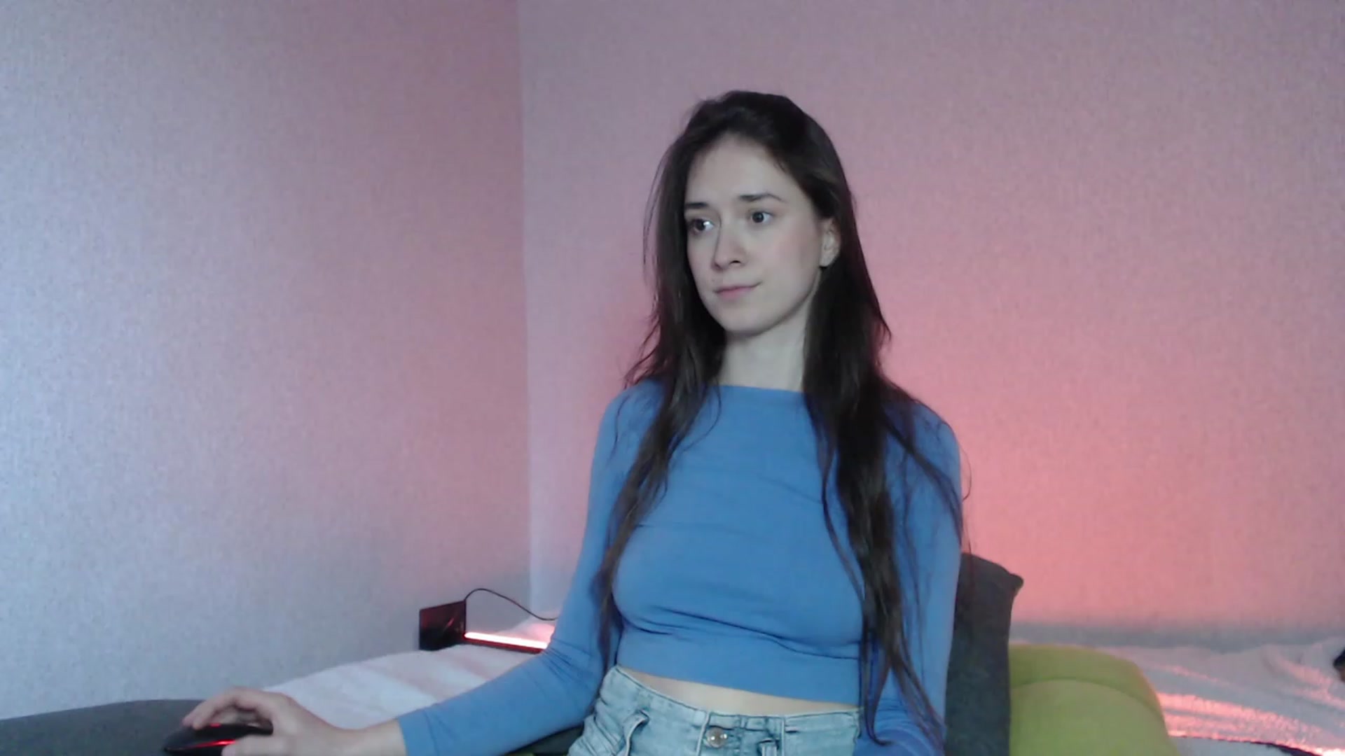 Gallery image thumbnail from wow_kellyyy's myfreecams stream on, 04/17/2023, 17:06 image 10 of 20