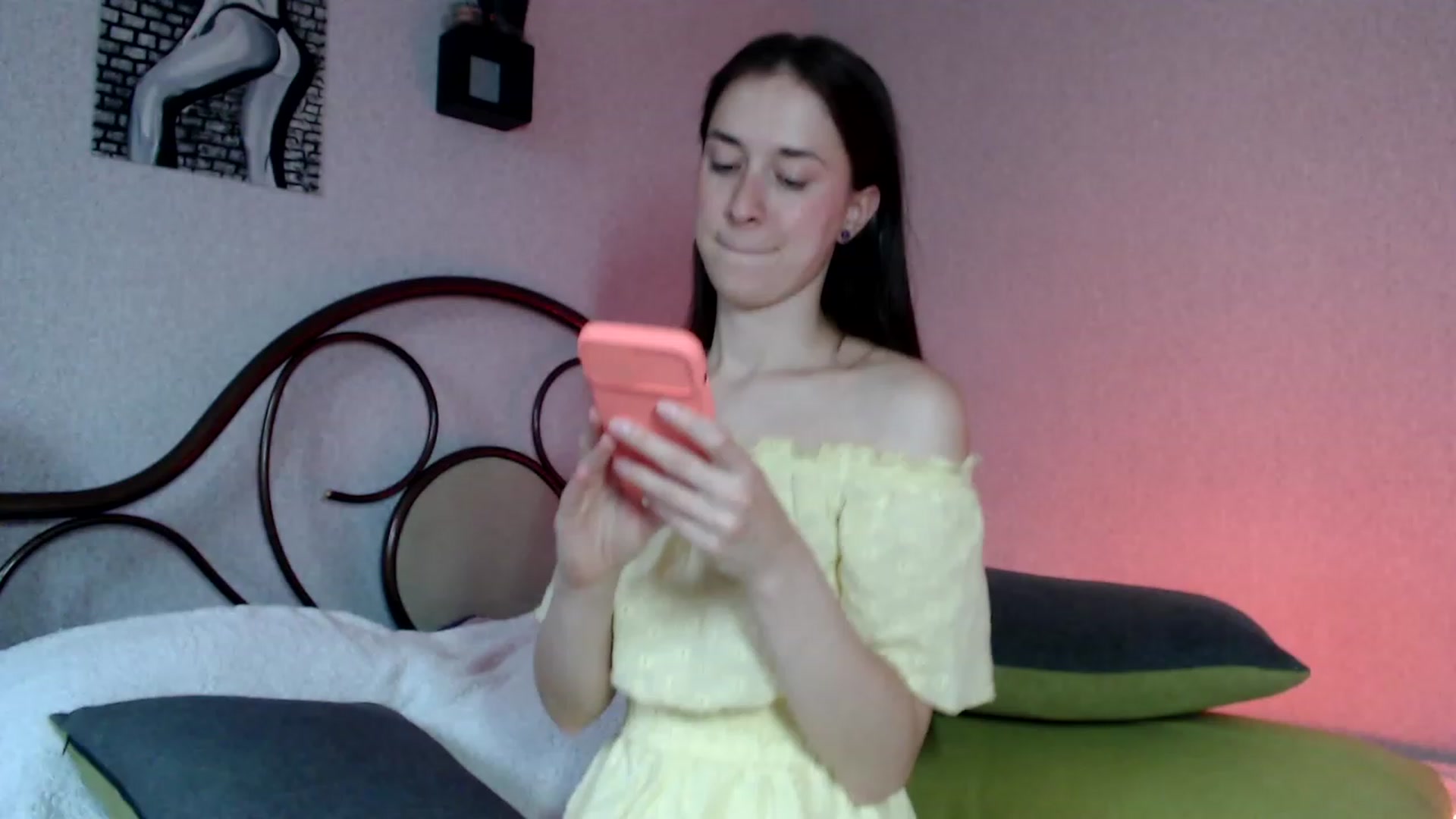 Gallery image thumbnail from wow_kellyyy's myfreecams stream on, 07/11/2023, 14:57 image 14 of 20