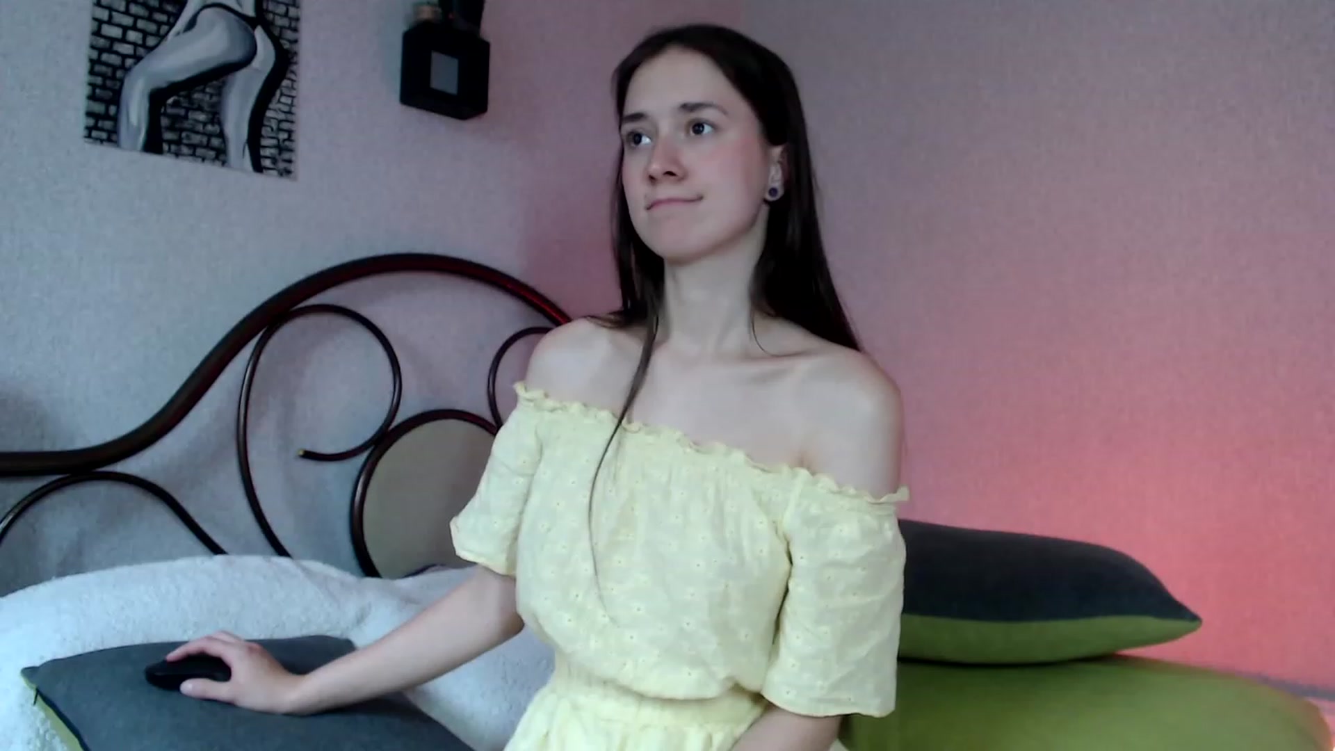 Gallery image thumbnail from wow_kellyyy's myfreecams stream on, 07/11/2023, 14:57 image 18 of 20