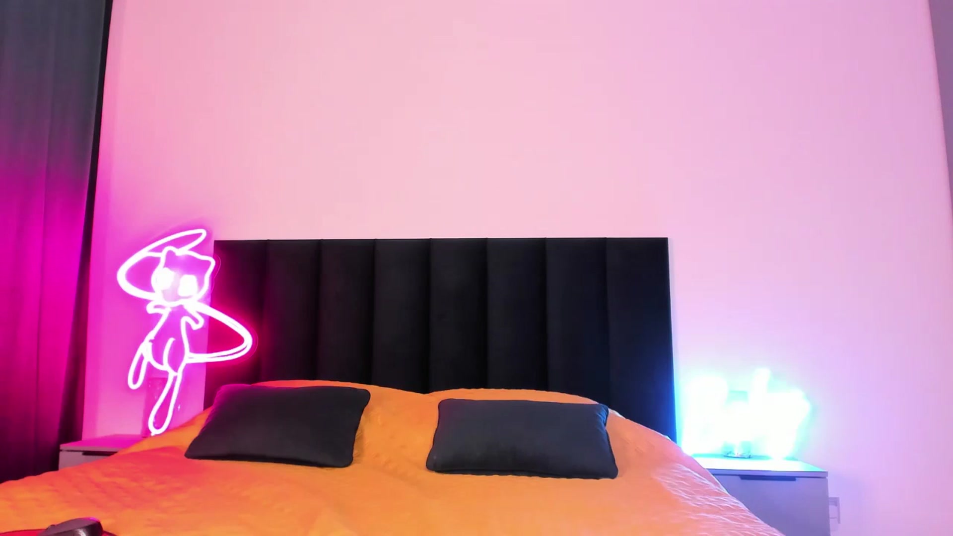 Gallery image thumbnail from wow_lovie's myfreecams stream on, 10/20/2024, 02:00 image 2 of 20