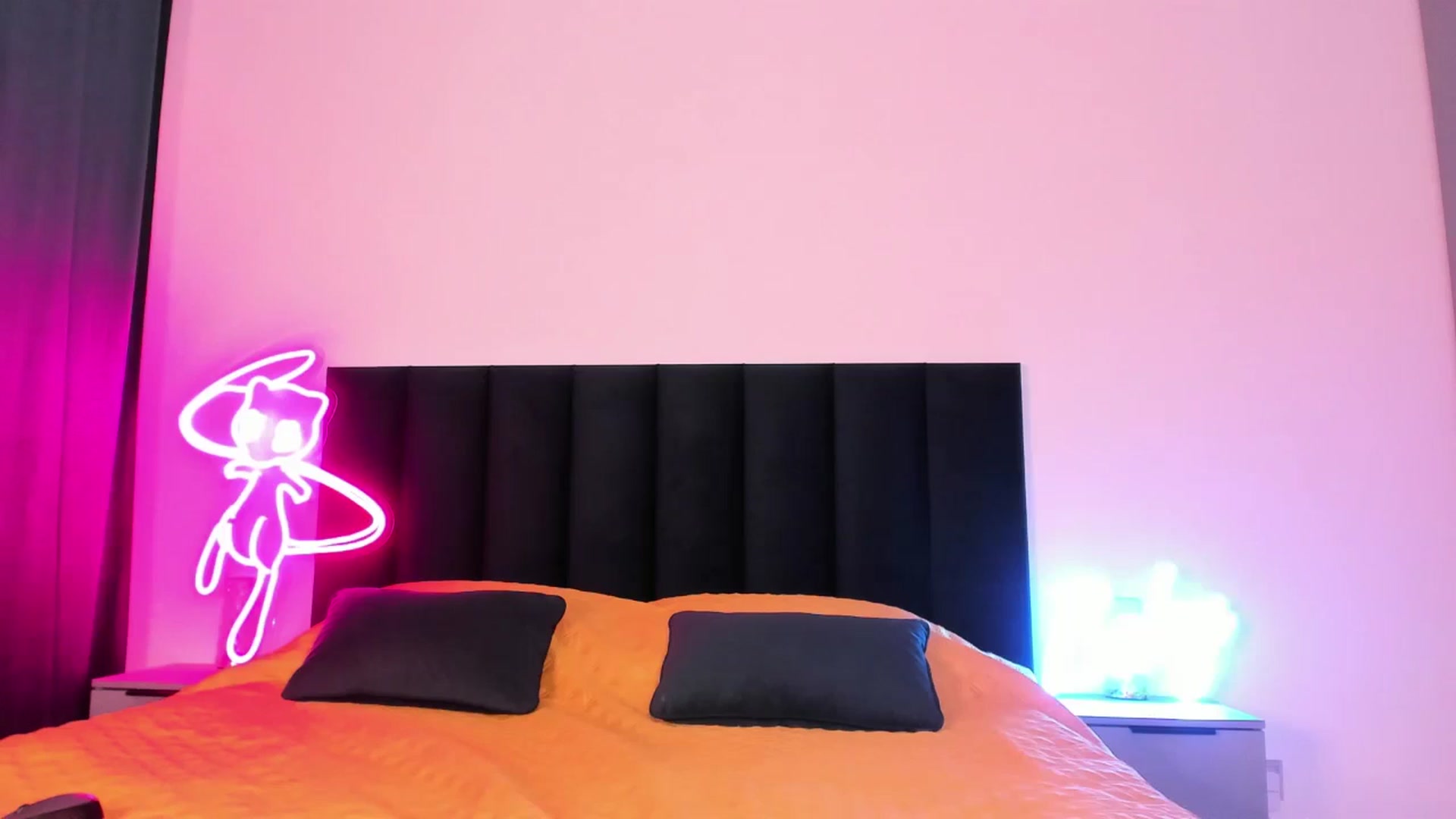 Gallery image thumbnail from wow_lovie's myfreecams stream on, 10/20/2024, 02:00 image 3 of 20