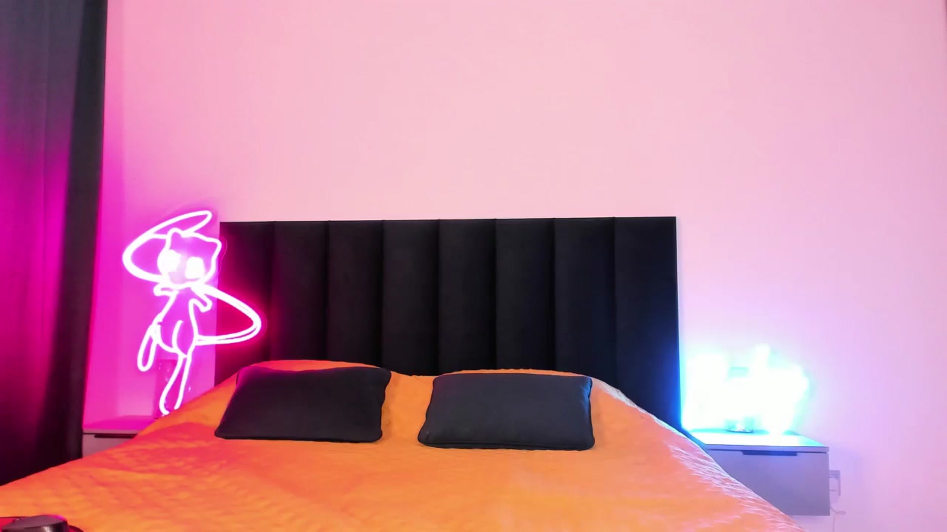 Gallery image thumbnail from wow_lovie's myfreecams stream on, 10/21/2024, 23:21 image 11 of 20