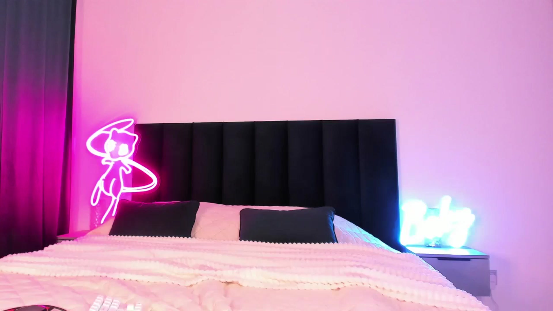 Gallery image thumbnail from wow_lovie's myfreecams stream on, 11/26/2024, 21:34 image 15 of 20