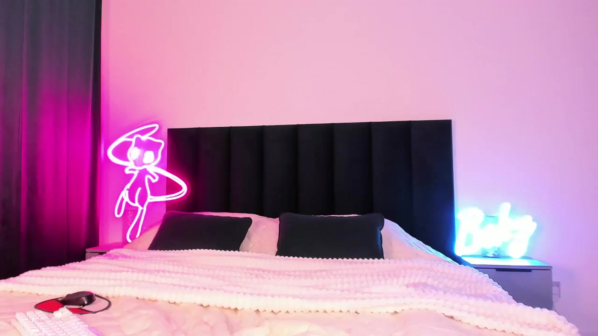 Gallery image thumbnail from wow_lovie's myfreecams stream on, 11/27/2024, 22:39 image 12 of 20