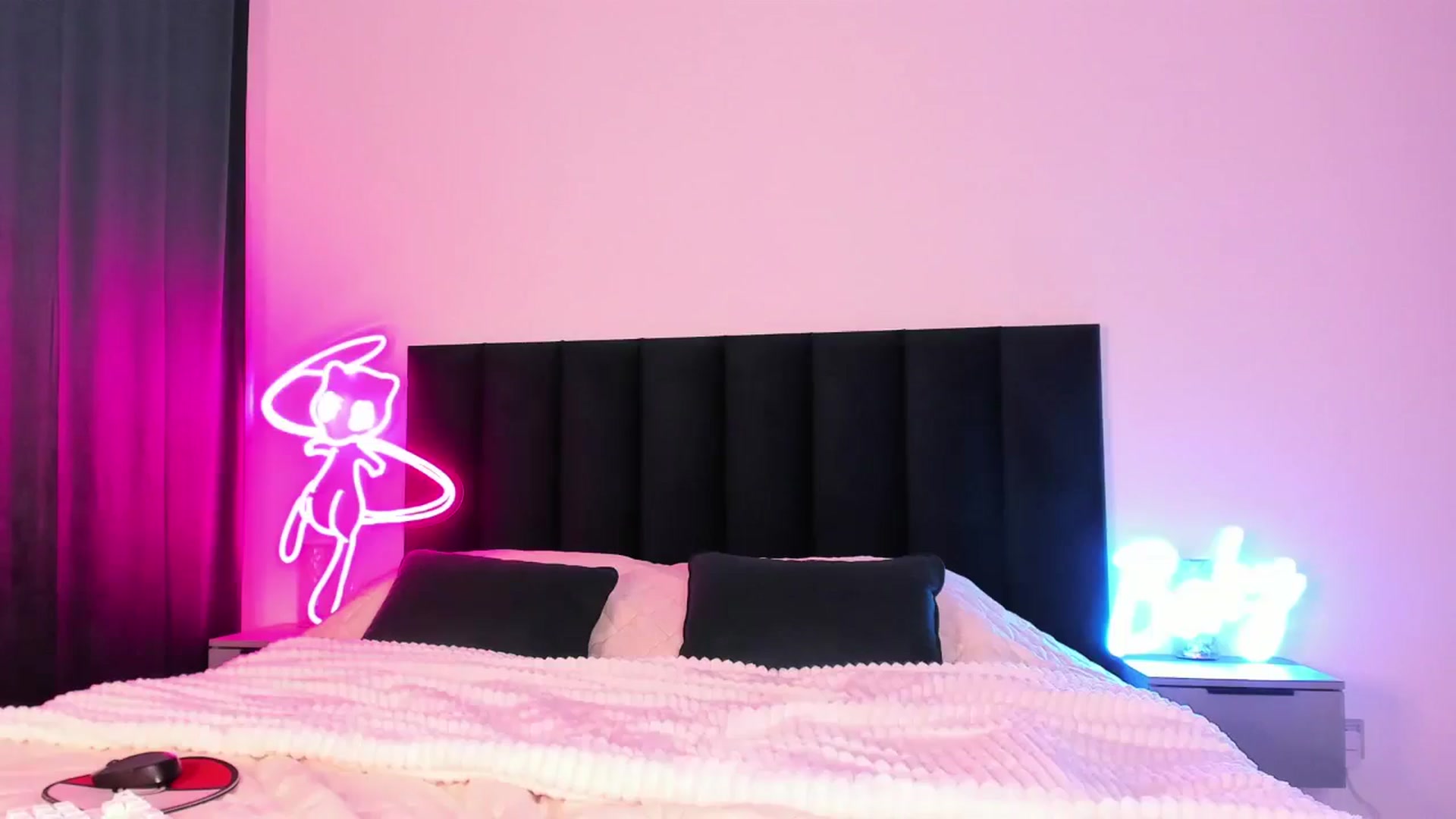 Gallery image thumbnail from wow_lovie's myfreecams stream on, 11/28/2024, 01:32 image 4 of 20