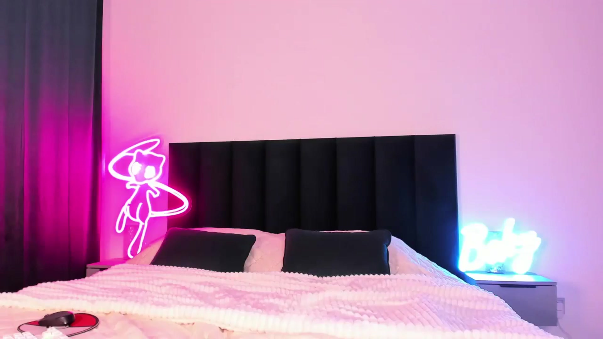 Gallery image thumbnail from wow_lovie's myfreecams stream on, 11/28/2024, 01:32 image 3 of 20