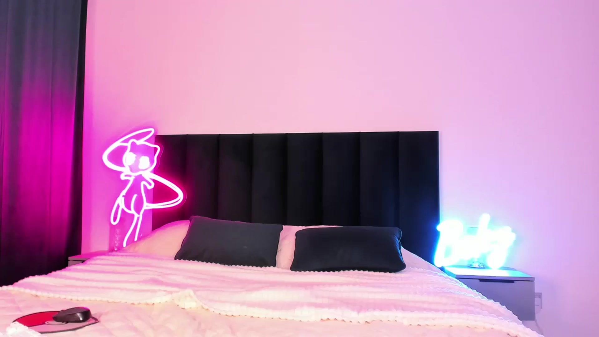 Gallery image thumbnail from wow_lovie's myfreecams stream on, 11/30/2024, 22:26 image 14 of 20