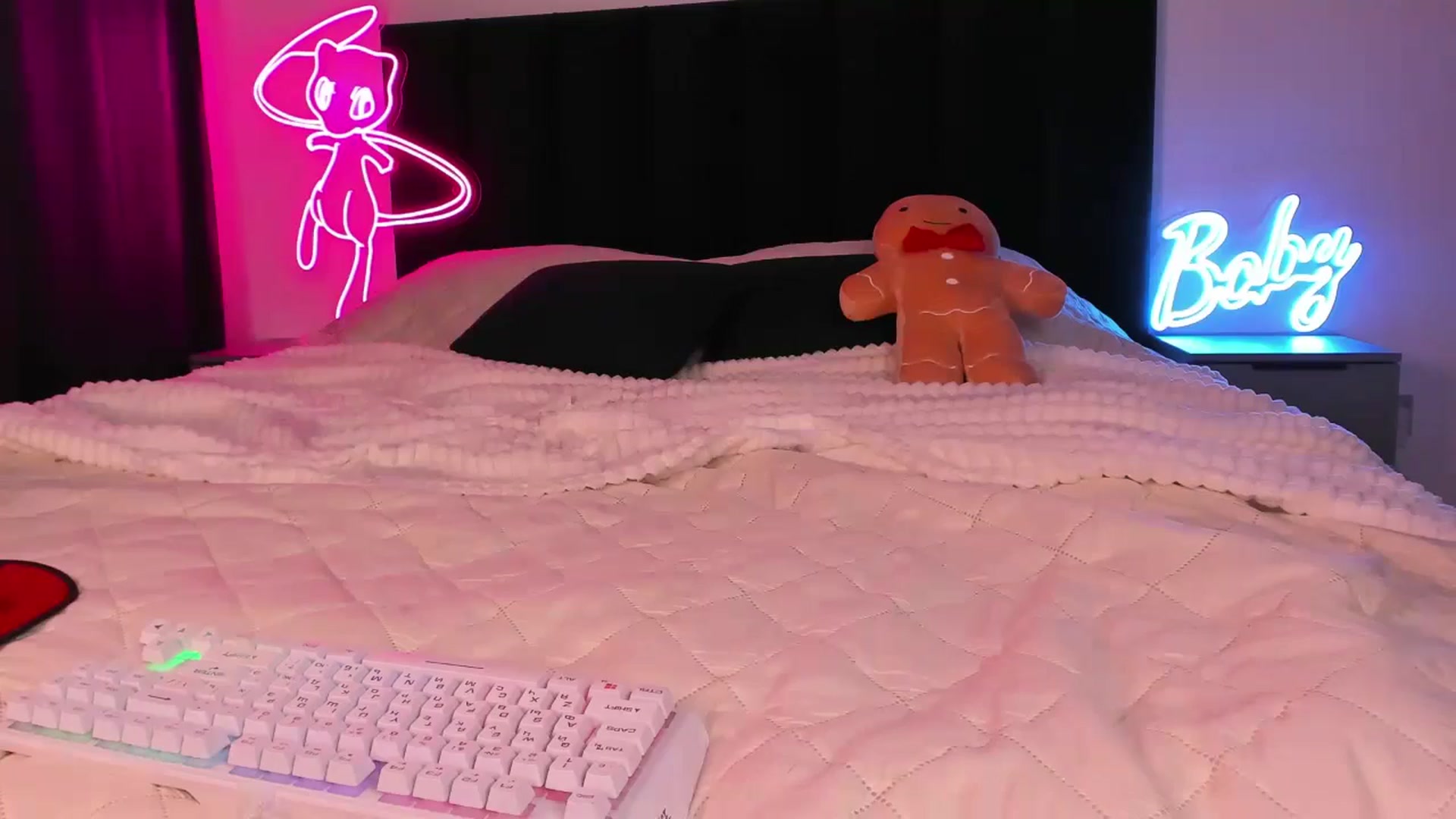 Gallery image thumbnail from wow_lovie's myfreecams stream on, 12/23/2024, 07:36 image 18 of 20