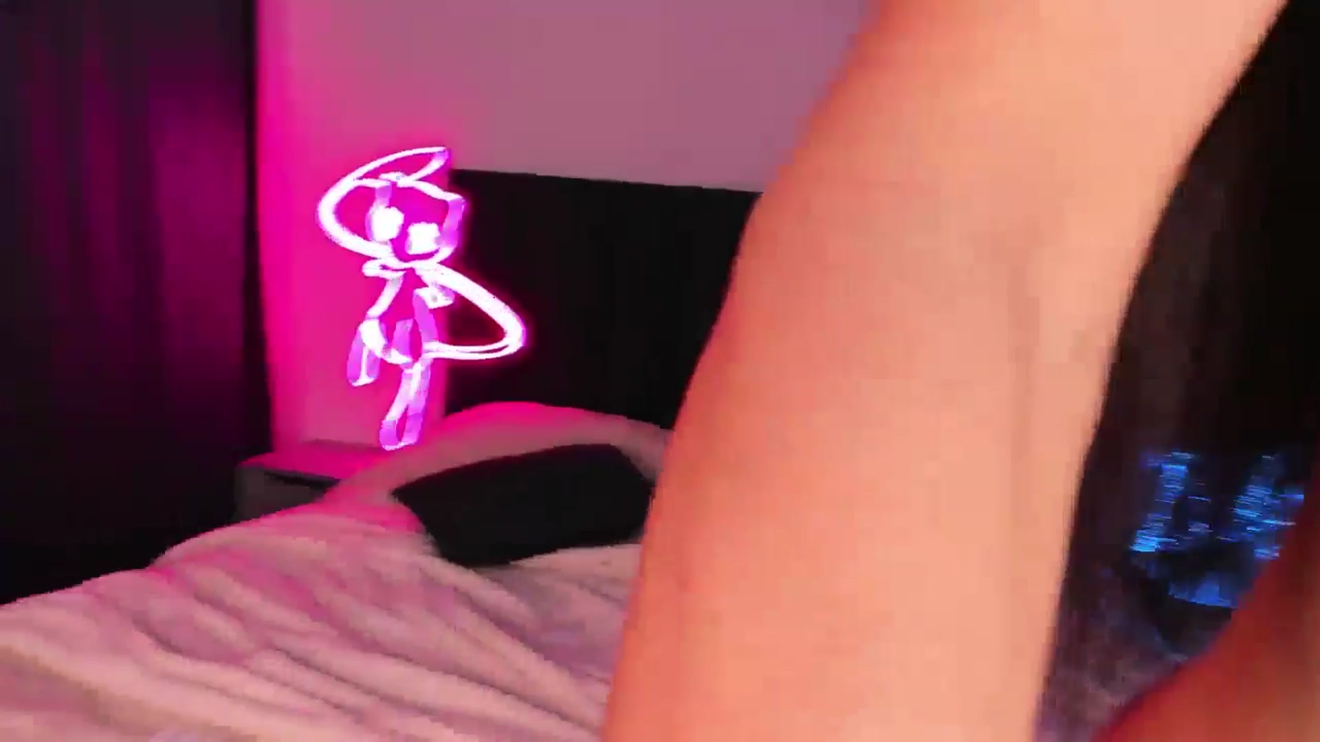 Gallery image thumbnail from wow_lovie's myfreecams stream on, 12/24/2024, 08:30 image 18 of 20