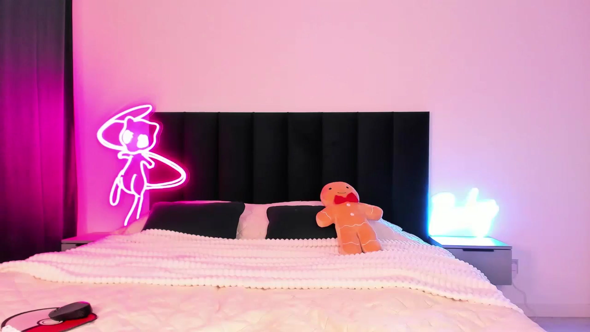 Gallery image thumbnail from wow_lovie's myfreecams stream on, 12/25/2024, 06:32 image 2 of 20