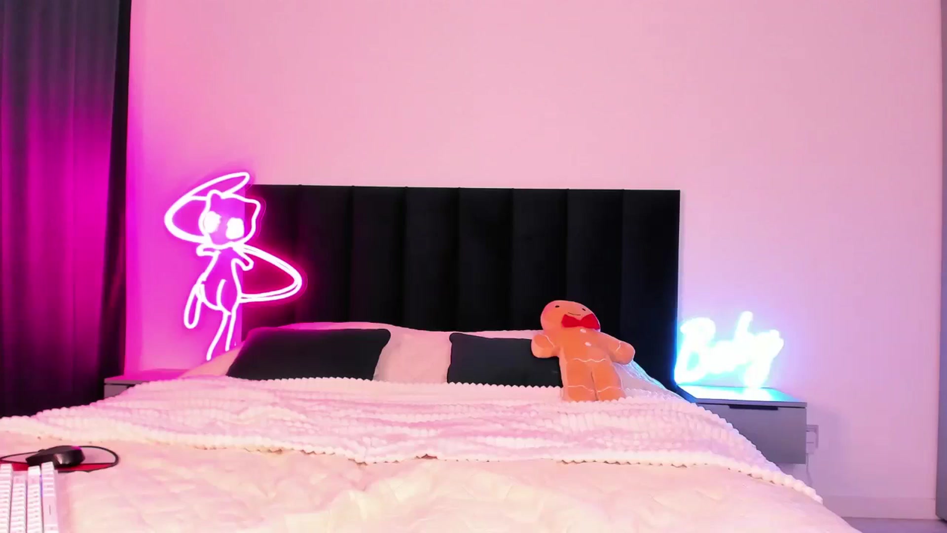 Gallery image thumbnail from wow_lovie's myfreecams stream on, 12/31/2024, 07:24 image 17 of 20