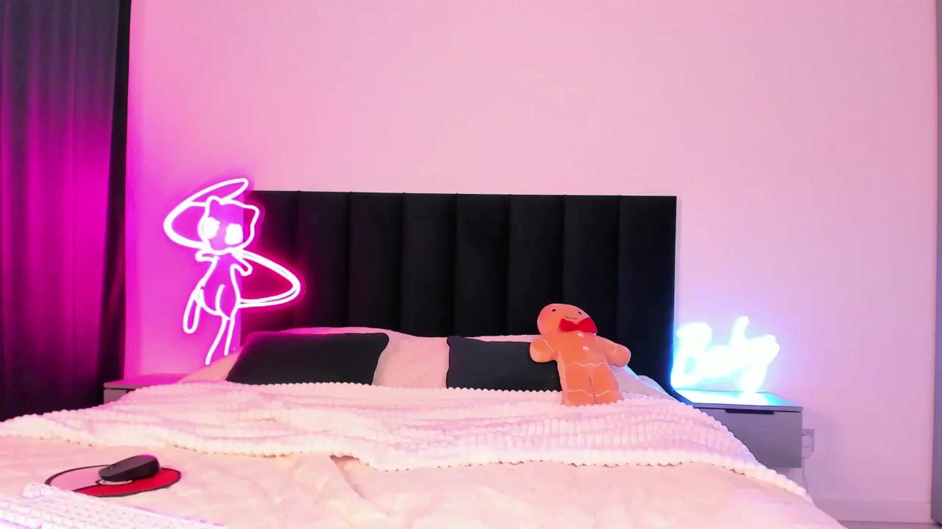 Gallery image thumbnail from wow_lovie's myfreecams stream on, 12/31/2024, 07:24 image 5 of 20