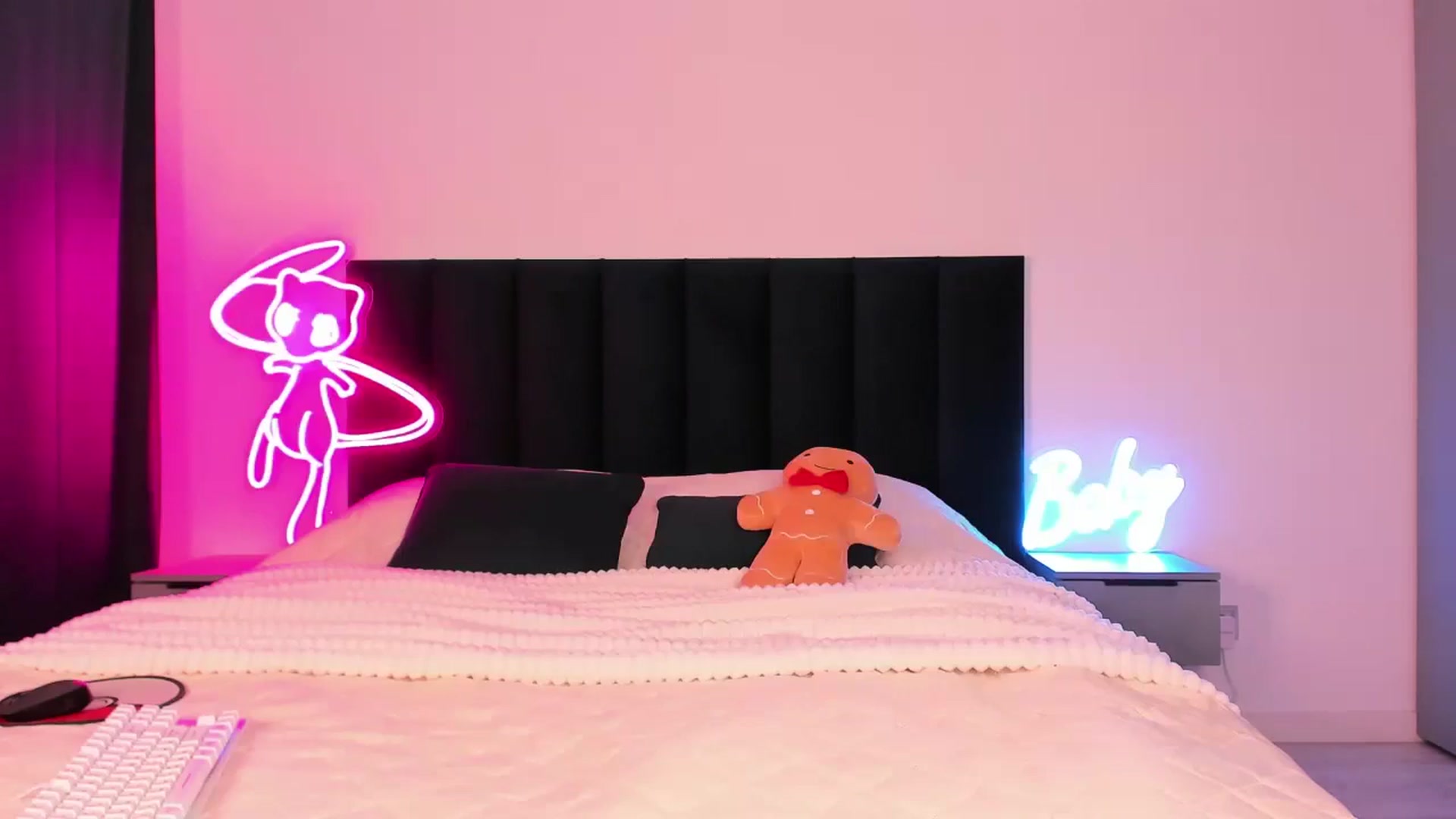Gallery image thumbnail from wow_lovie's myfreecams stream on, 01/07/2025, 07:48 image 19 of 20