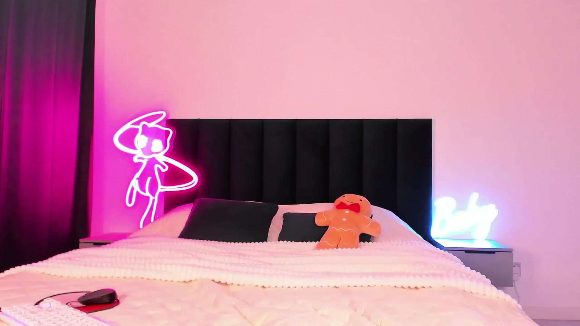 Gallery image thumbnail from wow_lovie's myfreecams stream on, 01/07/2025, 09:19 image 14 of 20
