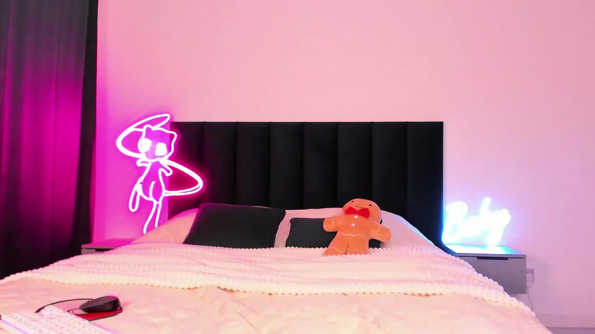 Gallery image thumbnail from wow_lovie's myfreecams stream on, 01/07/2025, 09:19 image 15 of 20