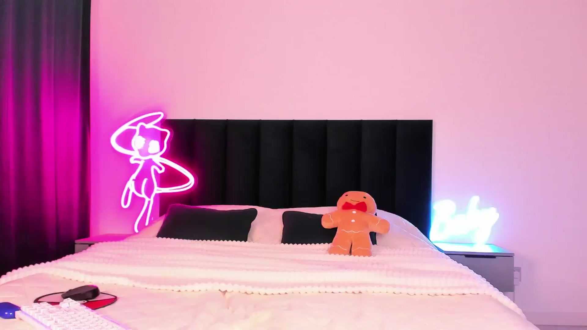 Gallery image thumbnail from wow_lovie's myfreecams stream on, 01/10/2025, 06:48 image 2 of 20