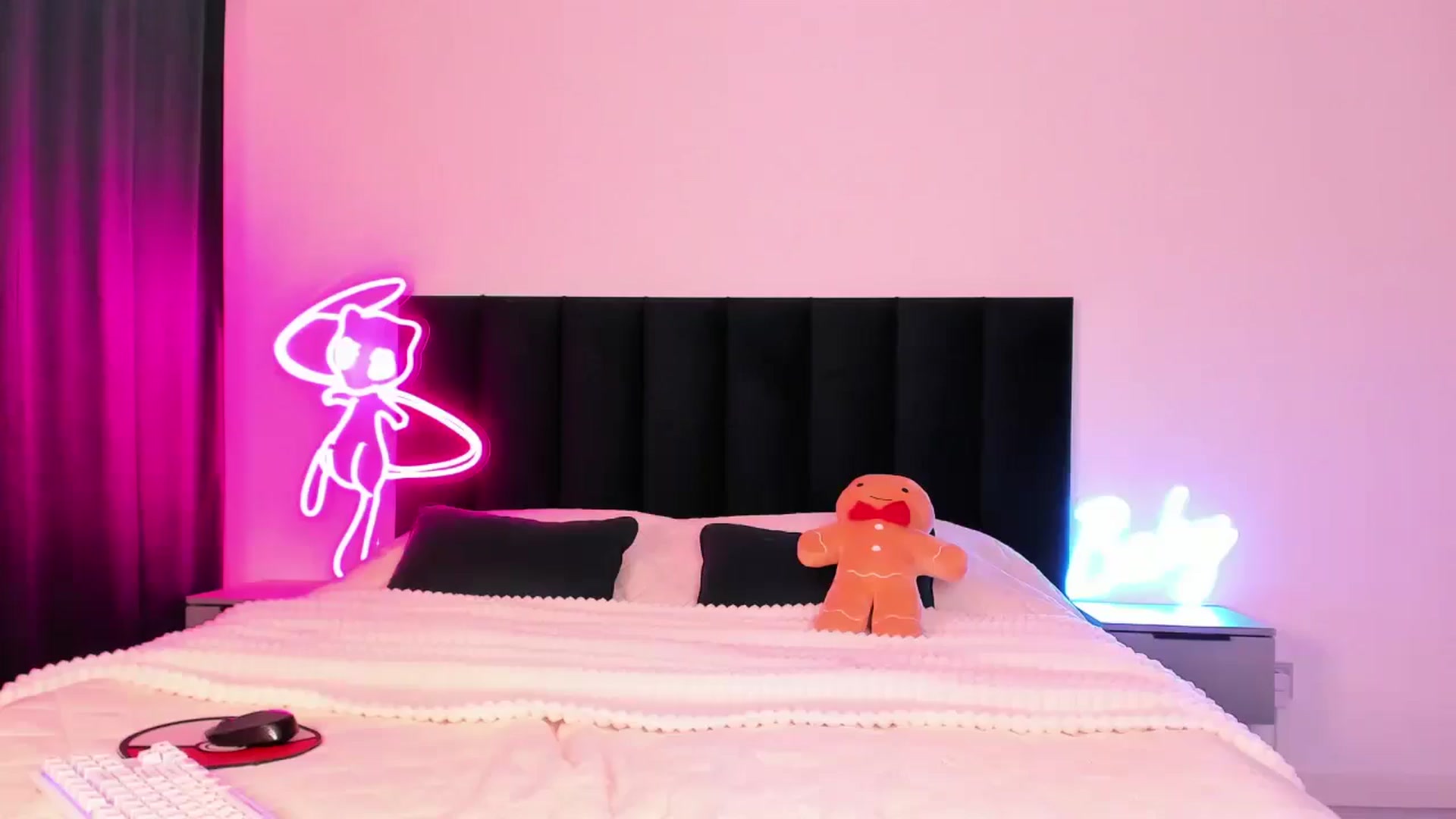 Gallery image thumbnail from wow_lovie's myfreecams stream on, 01/10/2025, 06:48 image 10 of 20