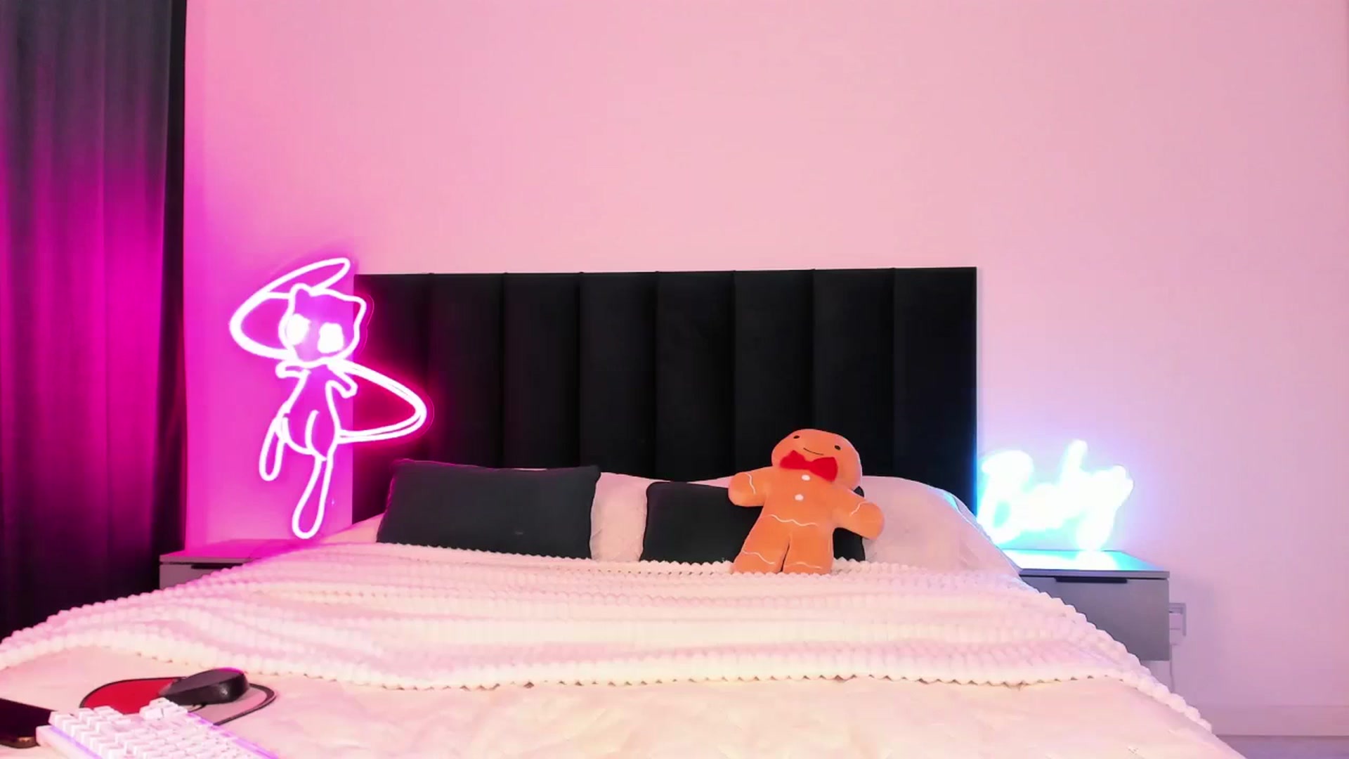 Gallery image thumbnail from wow_lovie's myfreecams stream on, 01/13/2025, 06:32 image 12 of 20